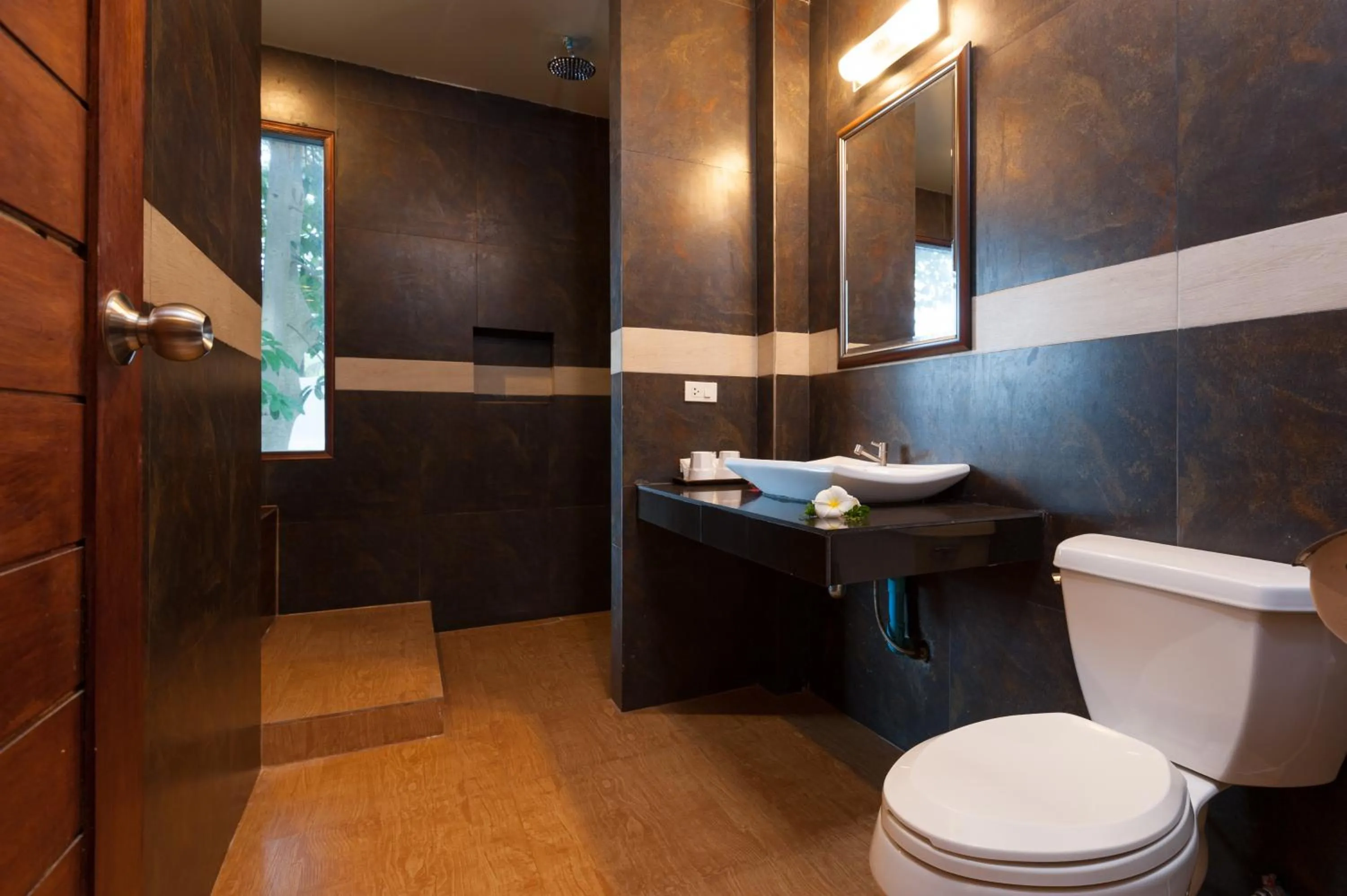 Bathroom in Palm Leaf Resort Koh Tao