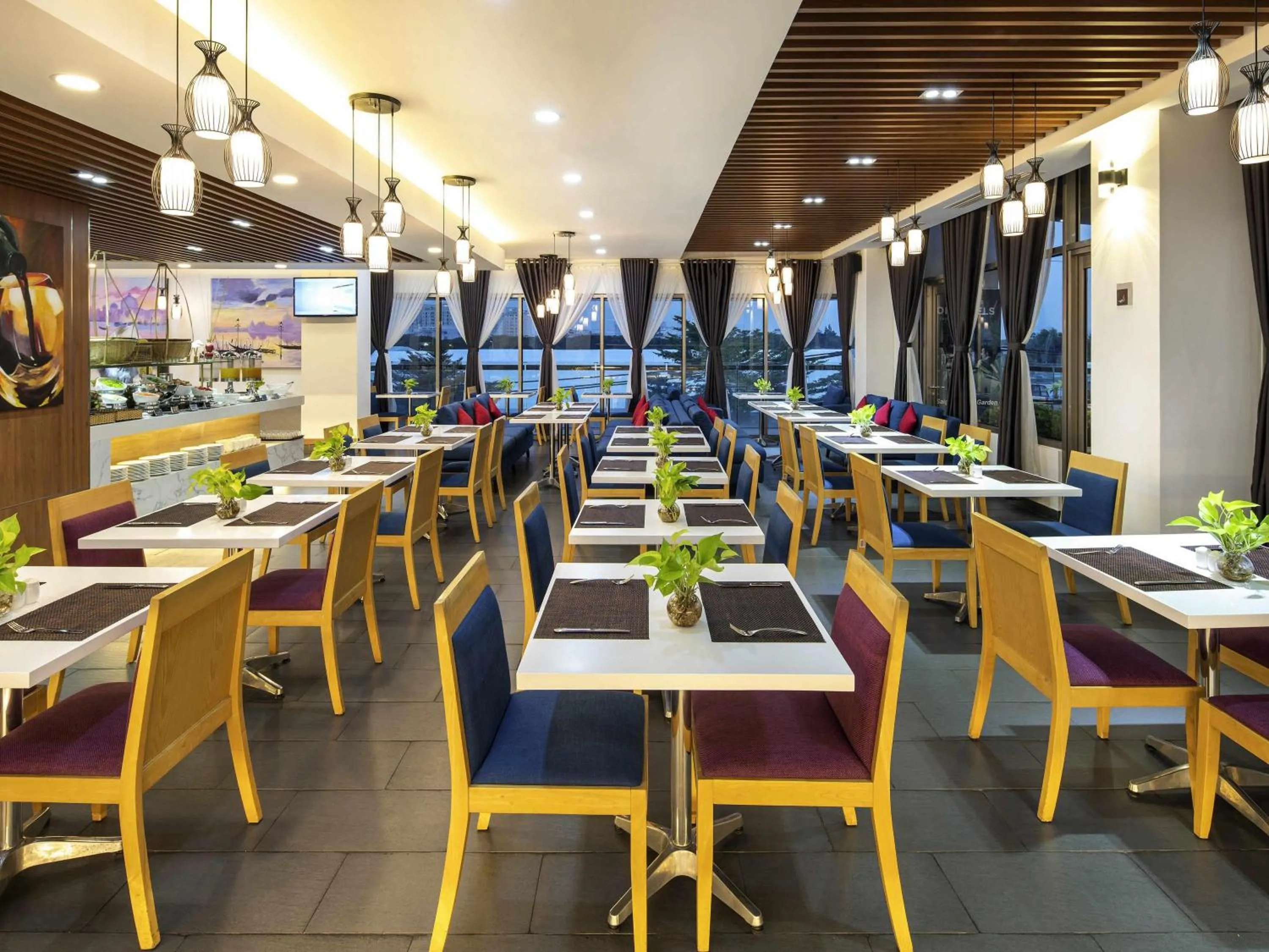 Restaurant/places to eat in Ibis Saigon South