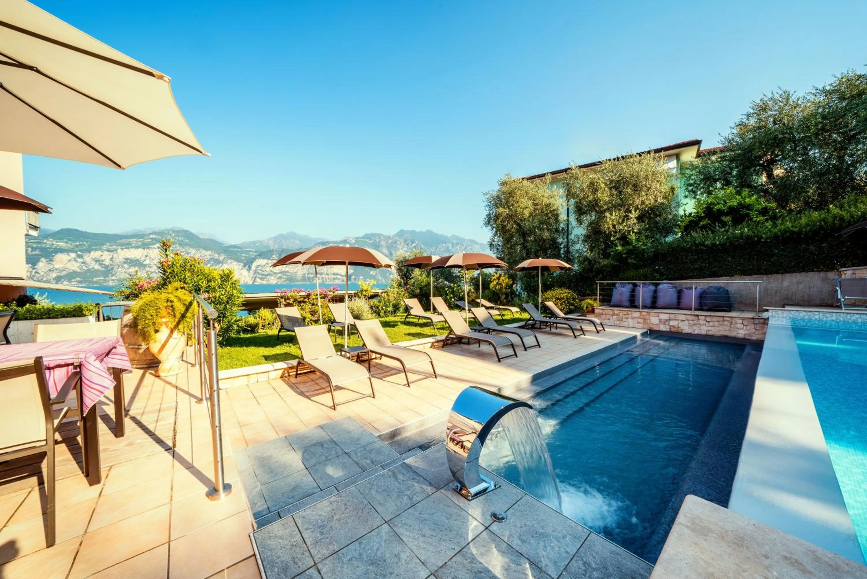 Swimming pool in Hotel Antonella