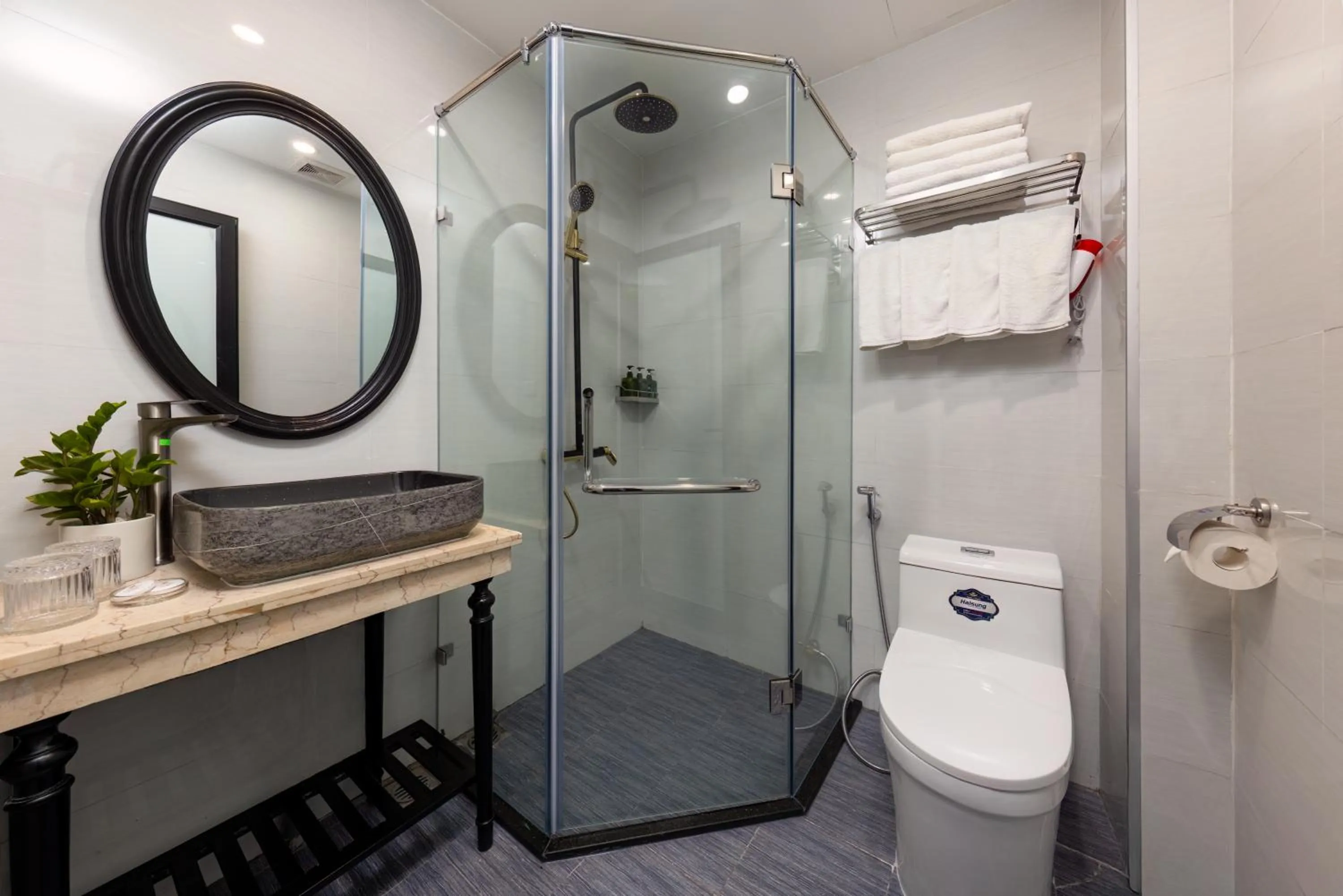 Shower in Mai Charming Hotel and Spa