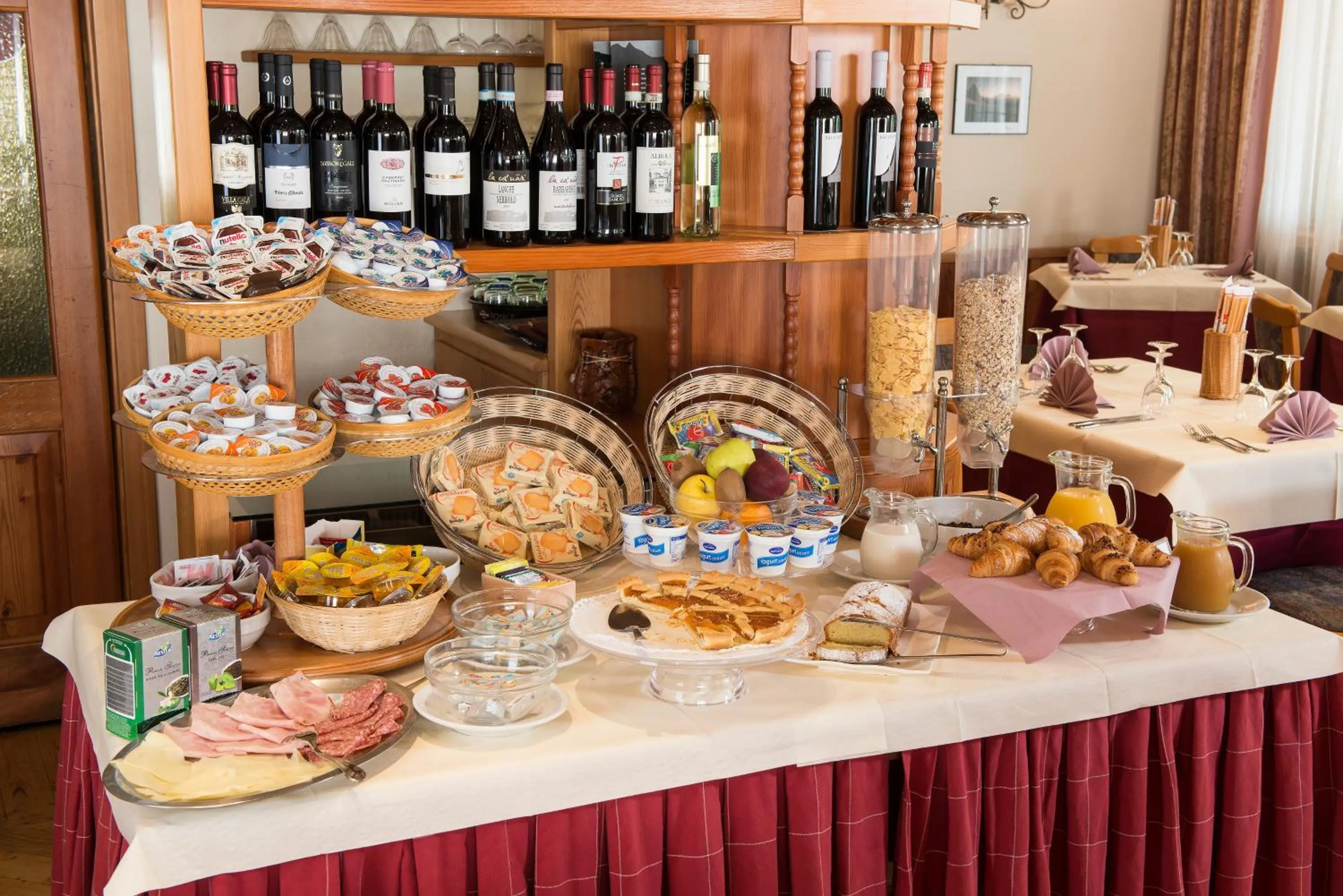 Continental breakfast in Hotel Tourist