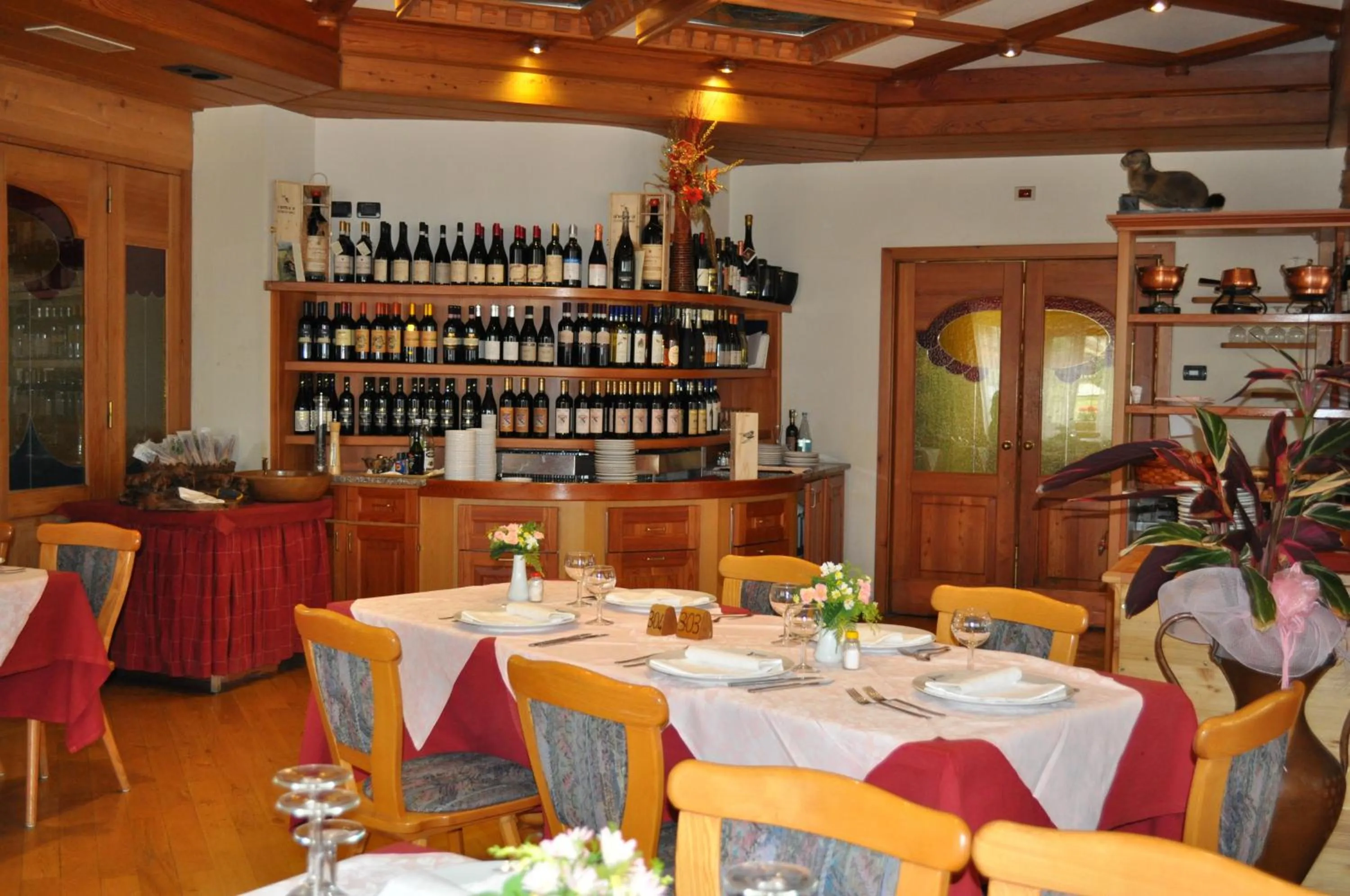 Restaurant/places to eat in Hotel Tourist