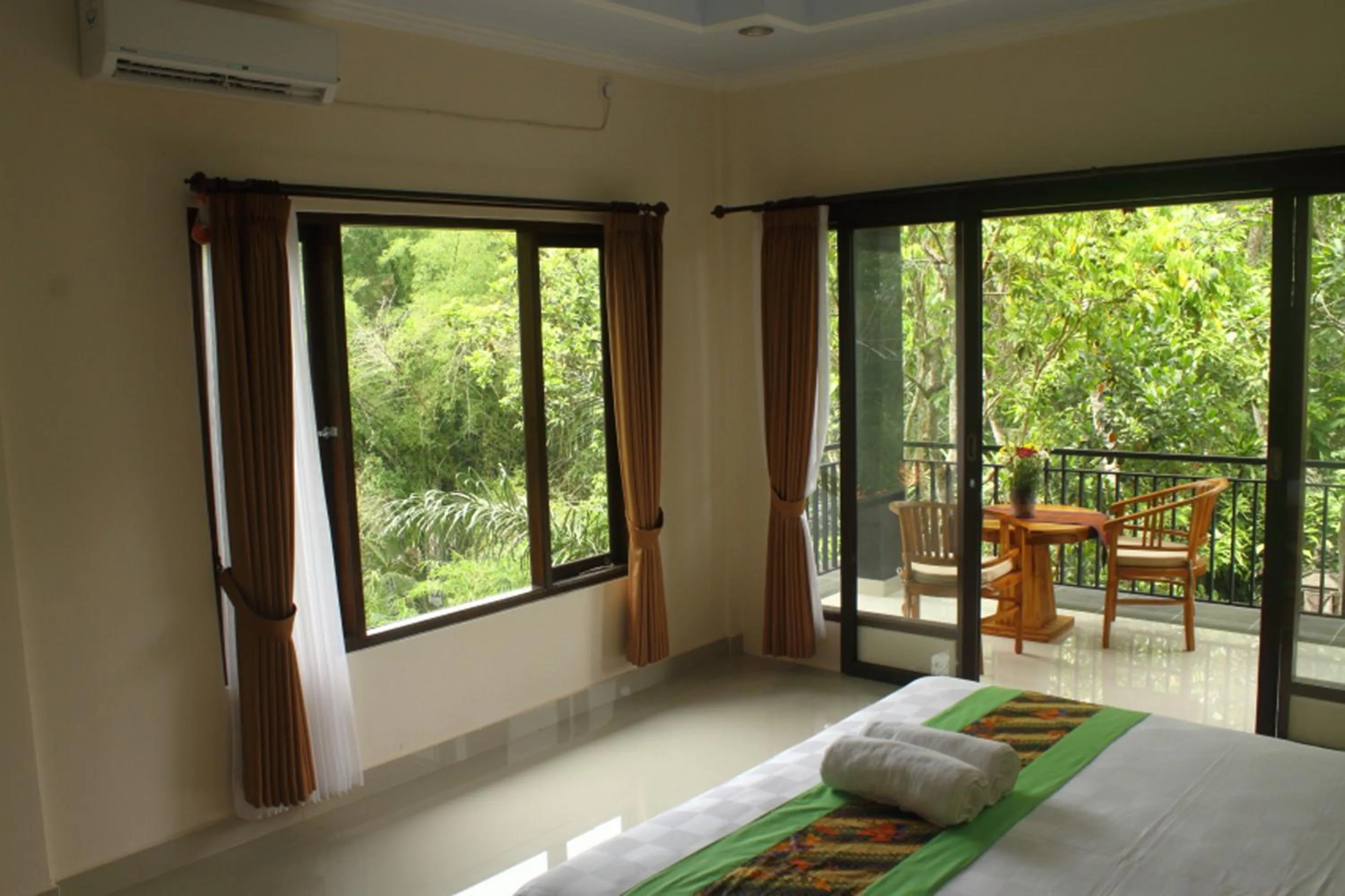 Balcony/Terrace, Bed in Pondok Bambu Homestay