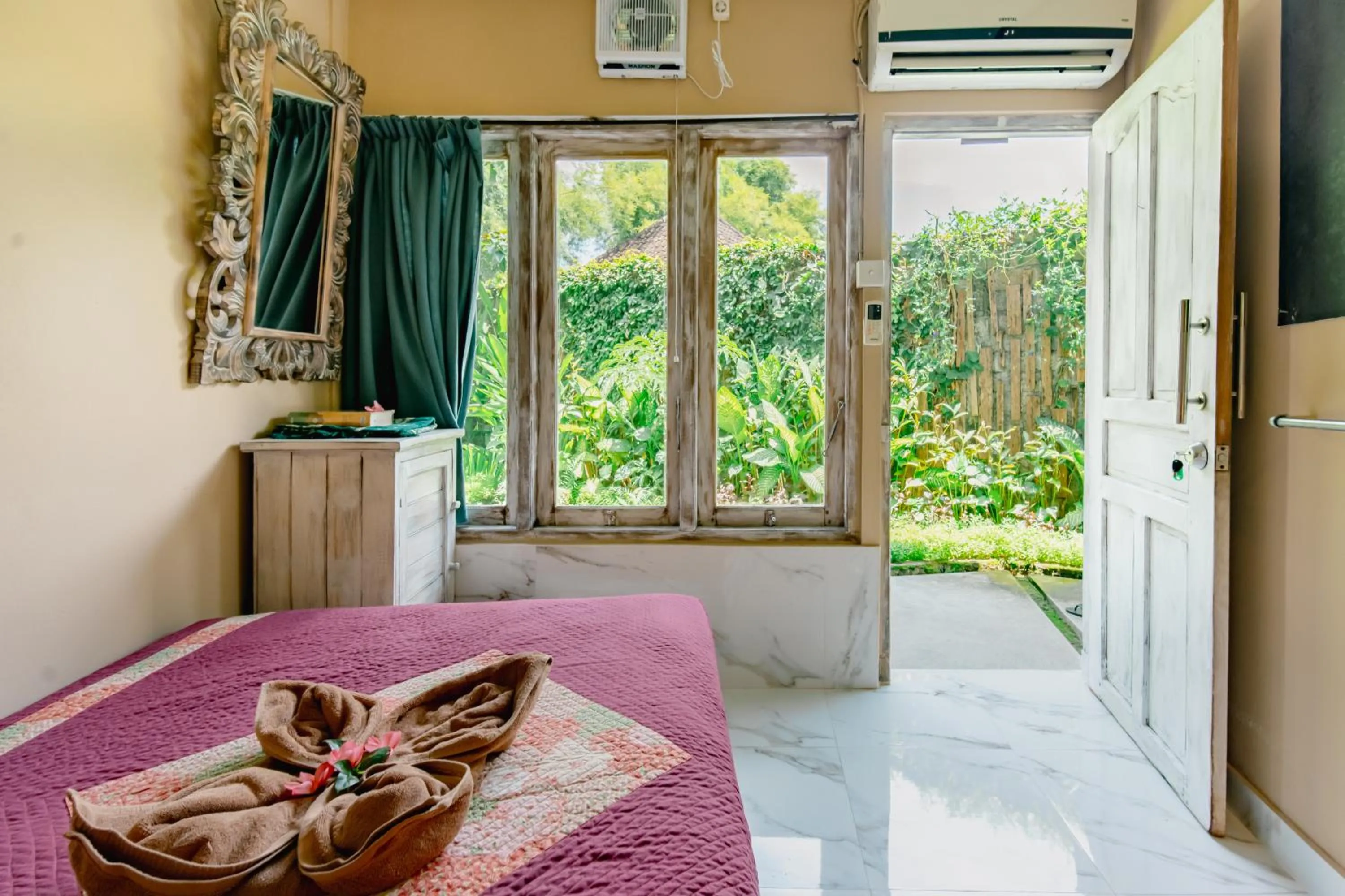 View (from property/room), Bed in The Onion Collective