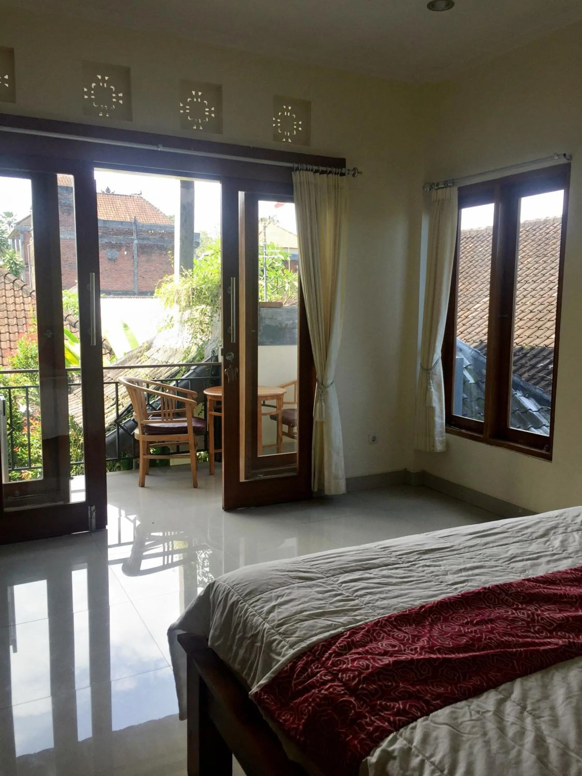 Balcony/Terrace, Bed in Bagus Homestay