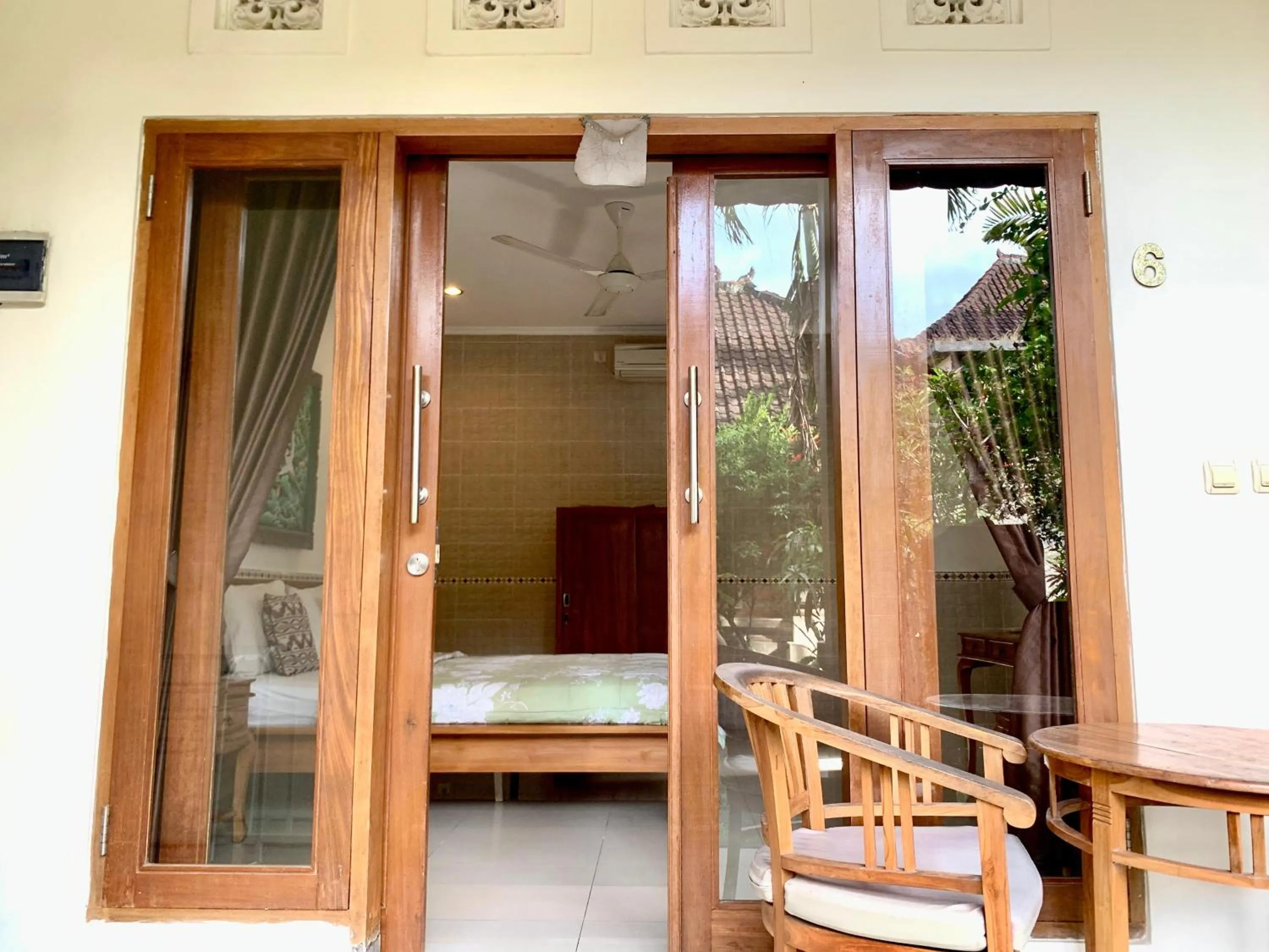 Property building in Bagus Homestay