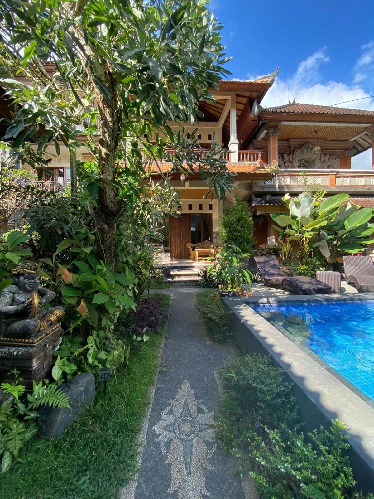 Property building in Bagus Homestay