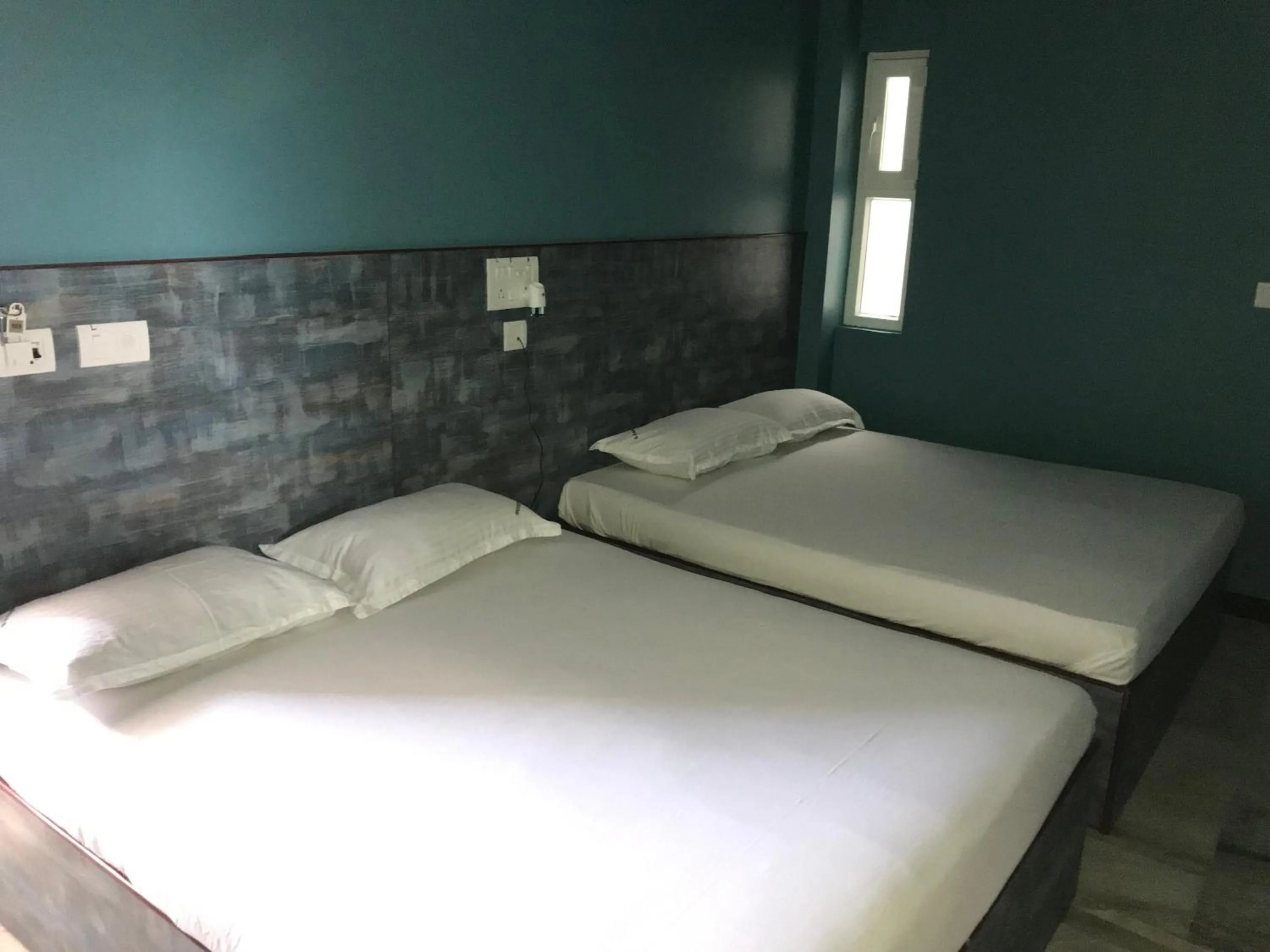 Photo of the whole room, Bed in SM MANSION near Harbour & High court