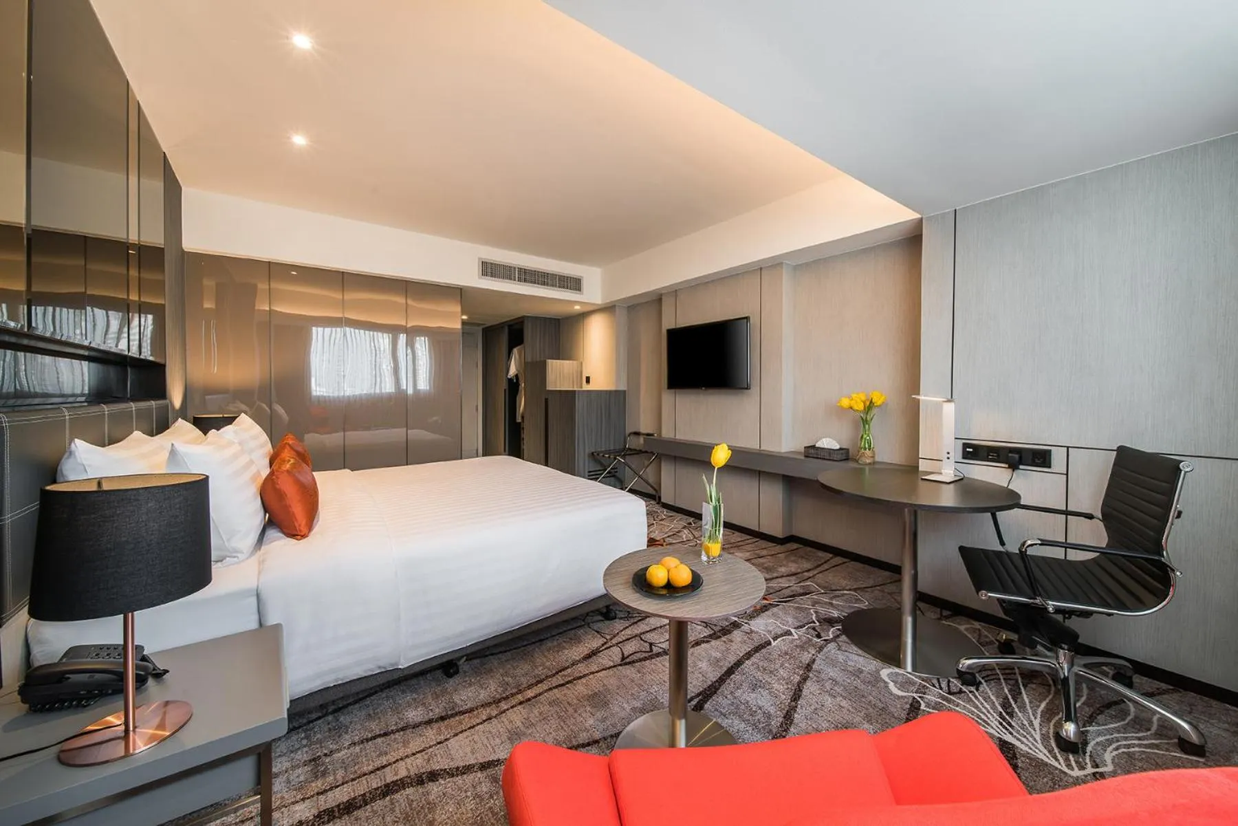 Photo of the whole room, Bed in Hotel JAL City Bangkok