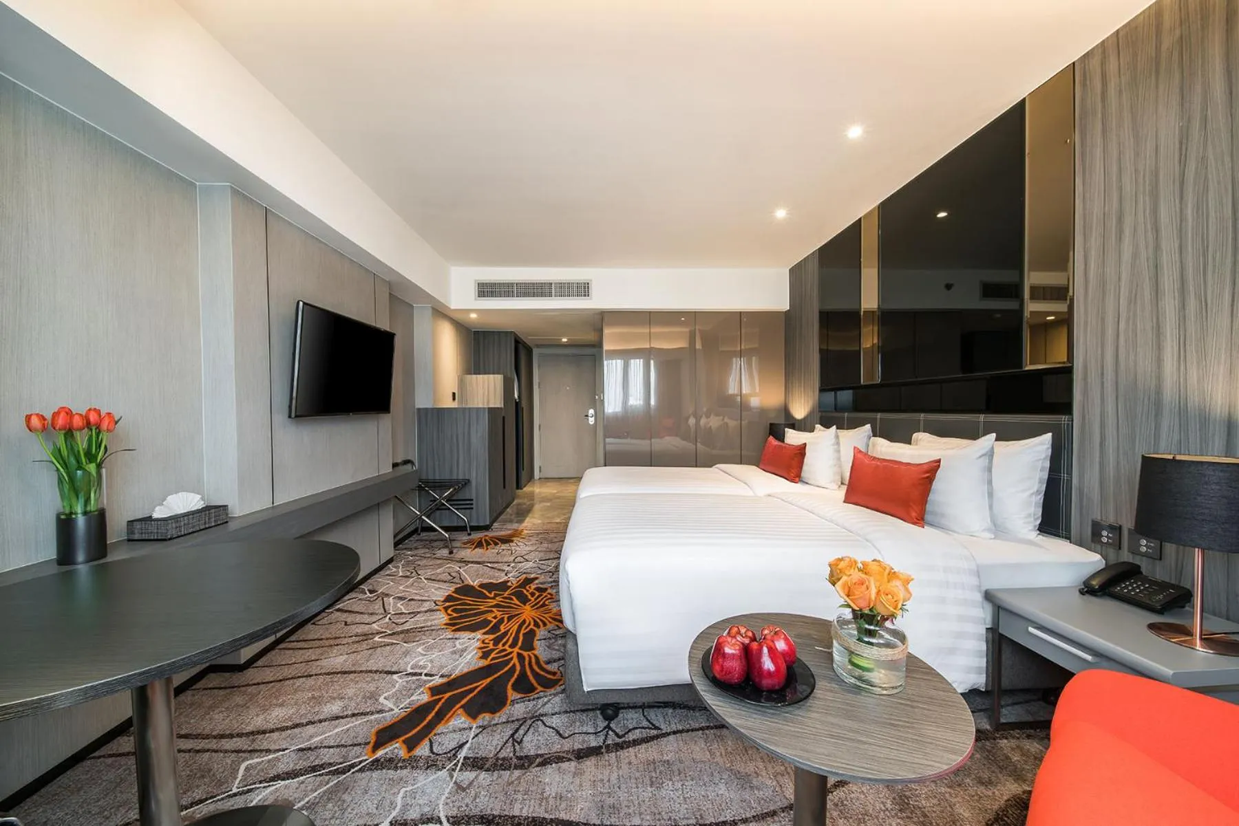 Photo of the whole room, Bed in Hotel JAL City Bangkok