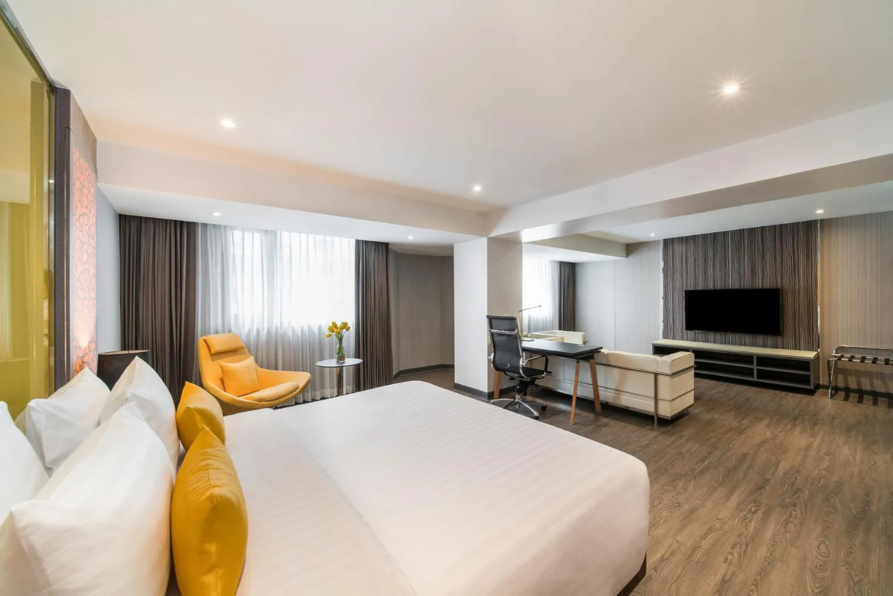 Property building, Bed in Hotel JAL City Bangkok