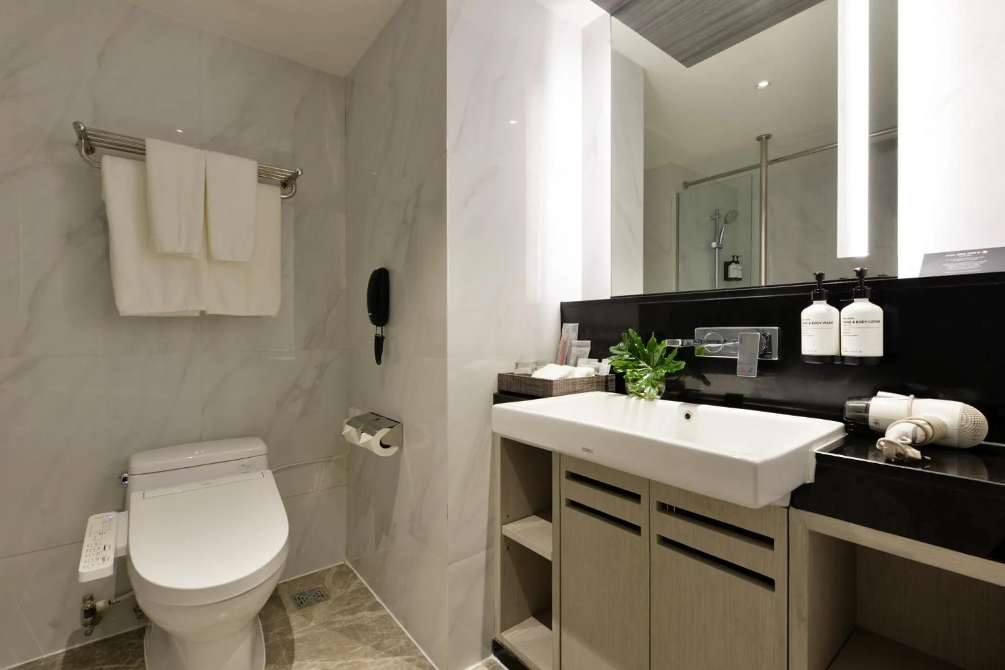 Swimming pool in Hotel JAL City Bangkok