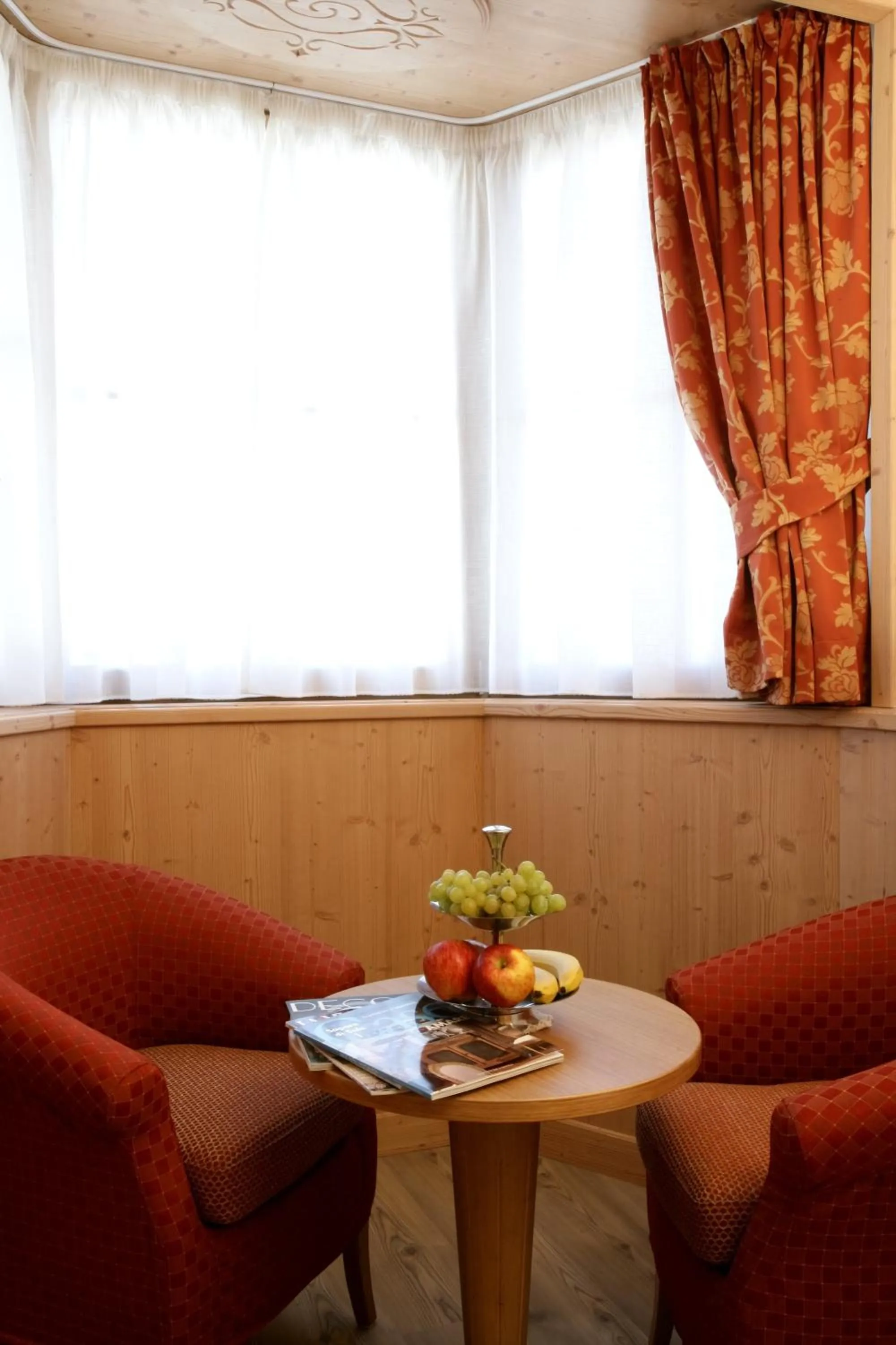 Seating area in Hotel Garni La Roccia