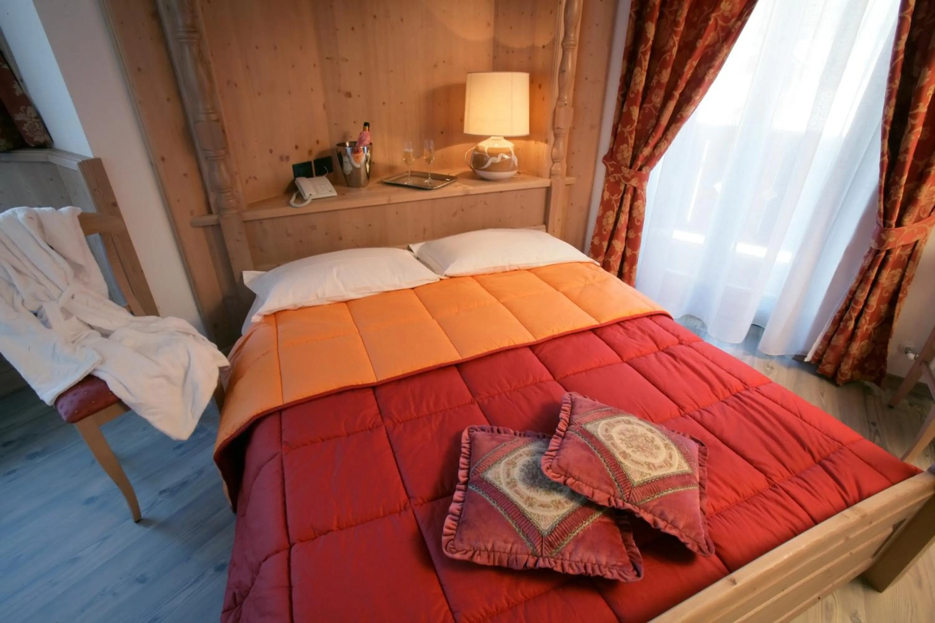 Day, Bed in Hotel Garni La Roccia