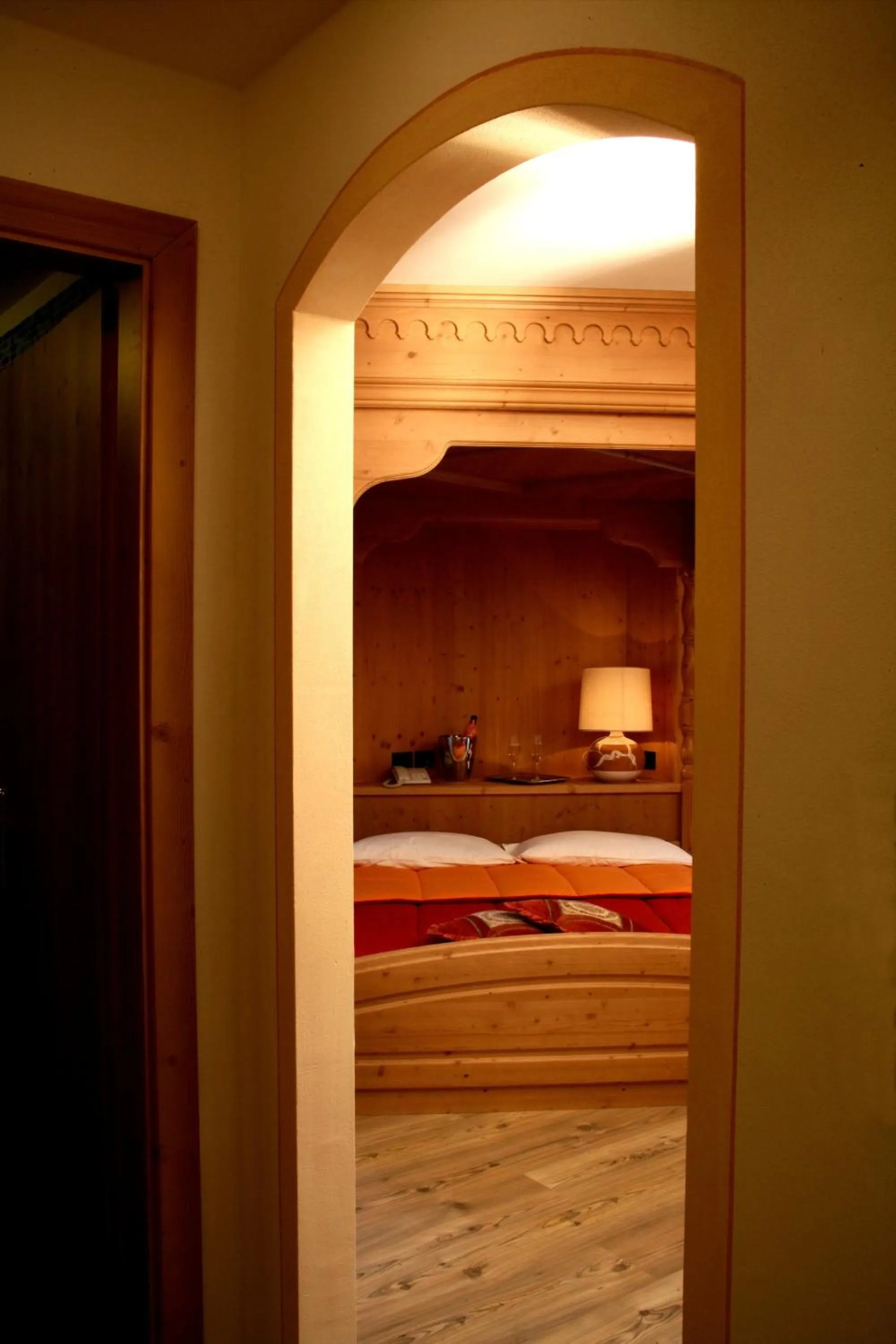 Decorative detail, Bed in Hotel Garni La Roccia