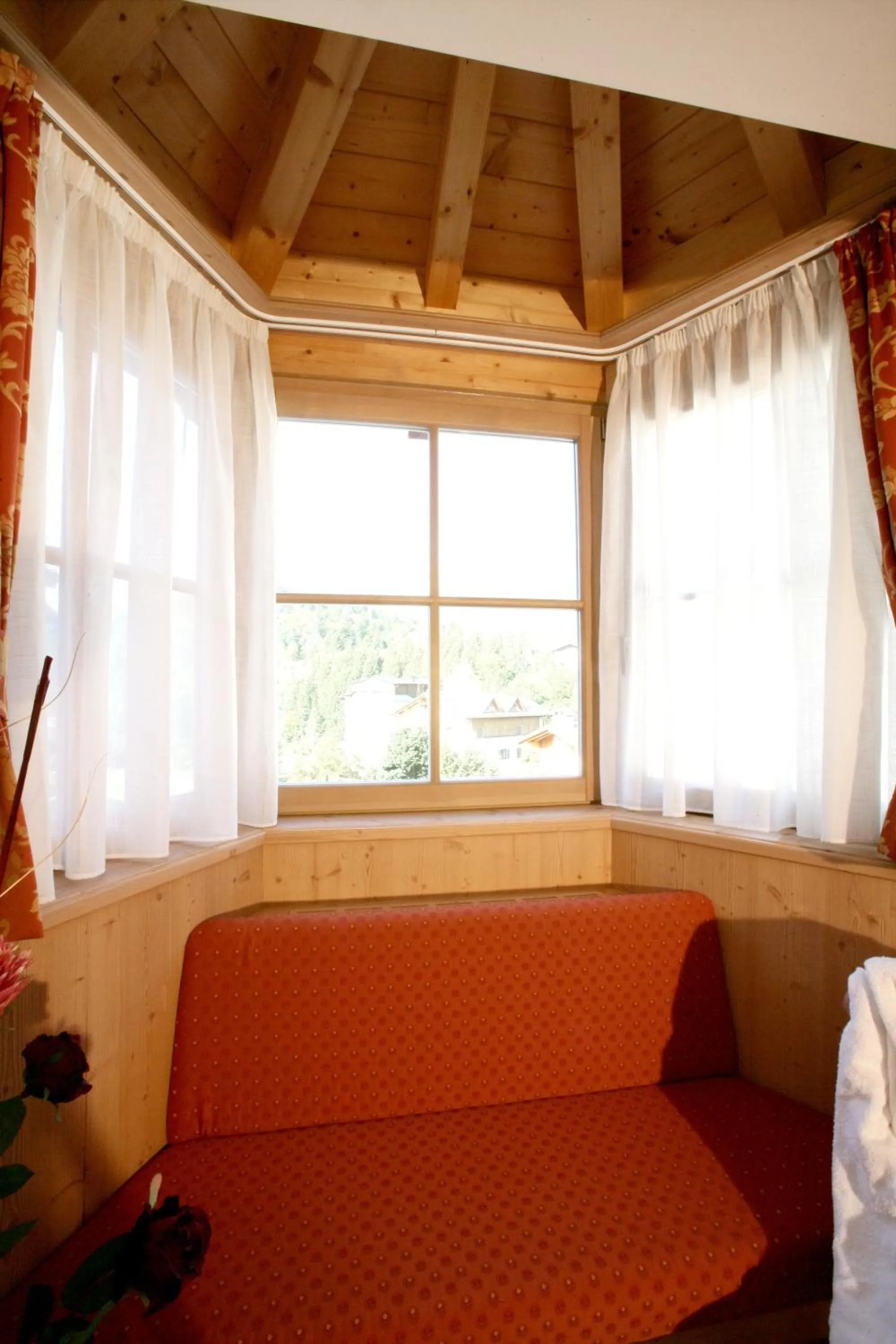 Seating area in Hotel Garni La Roccia