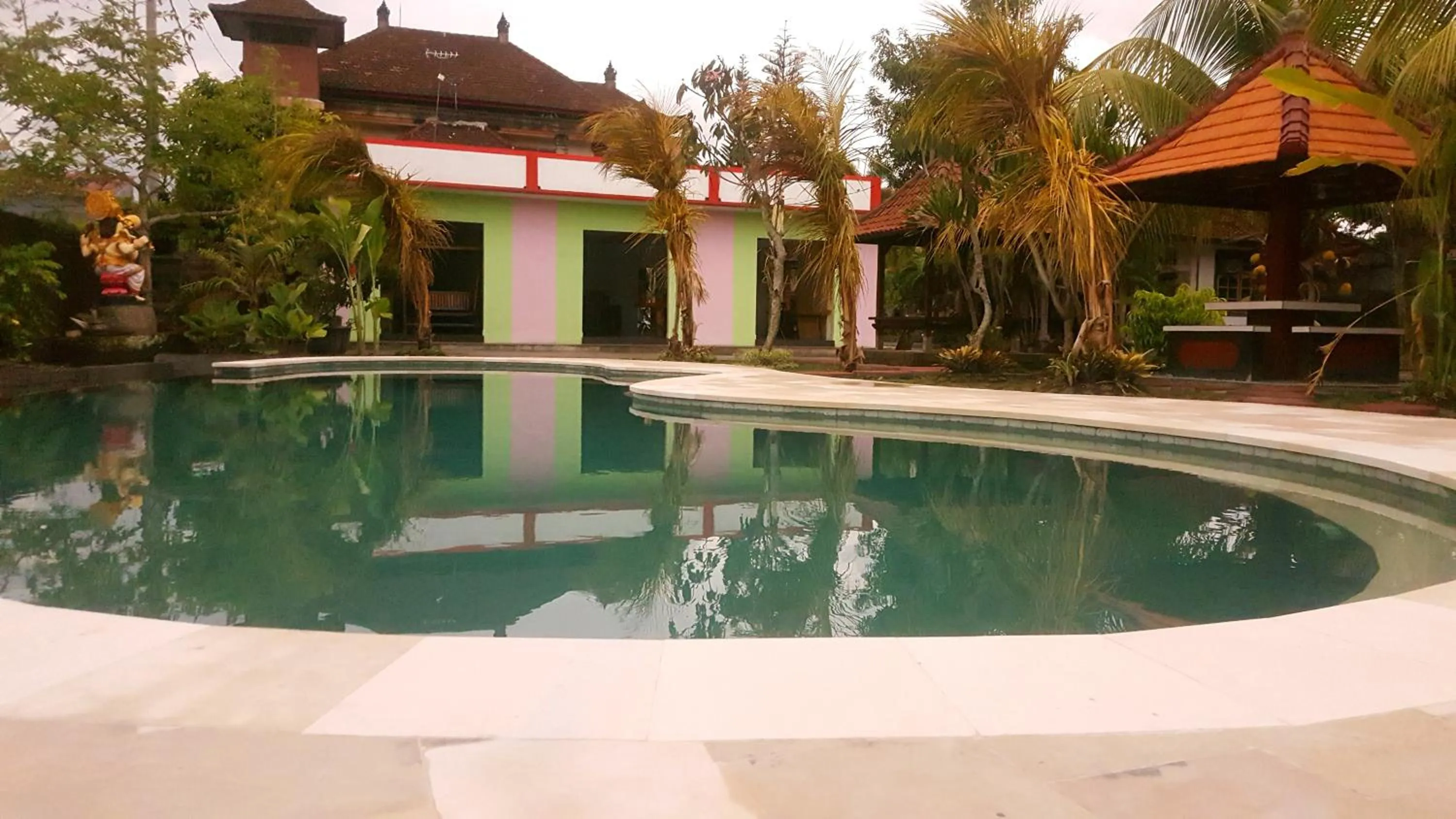 HOTEL SEGARA MANDALA