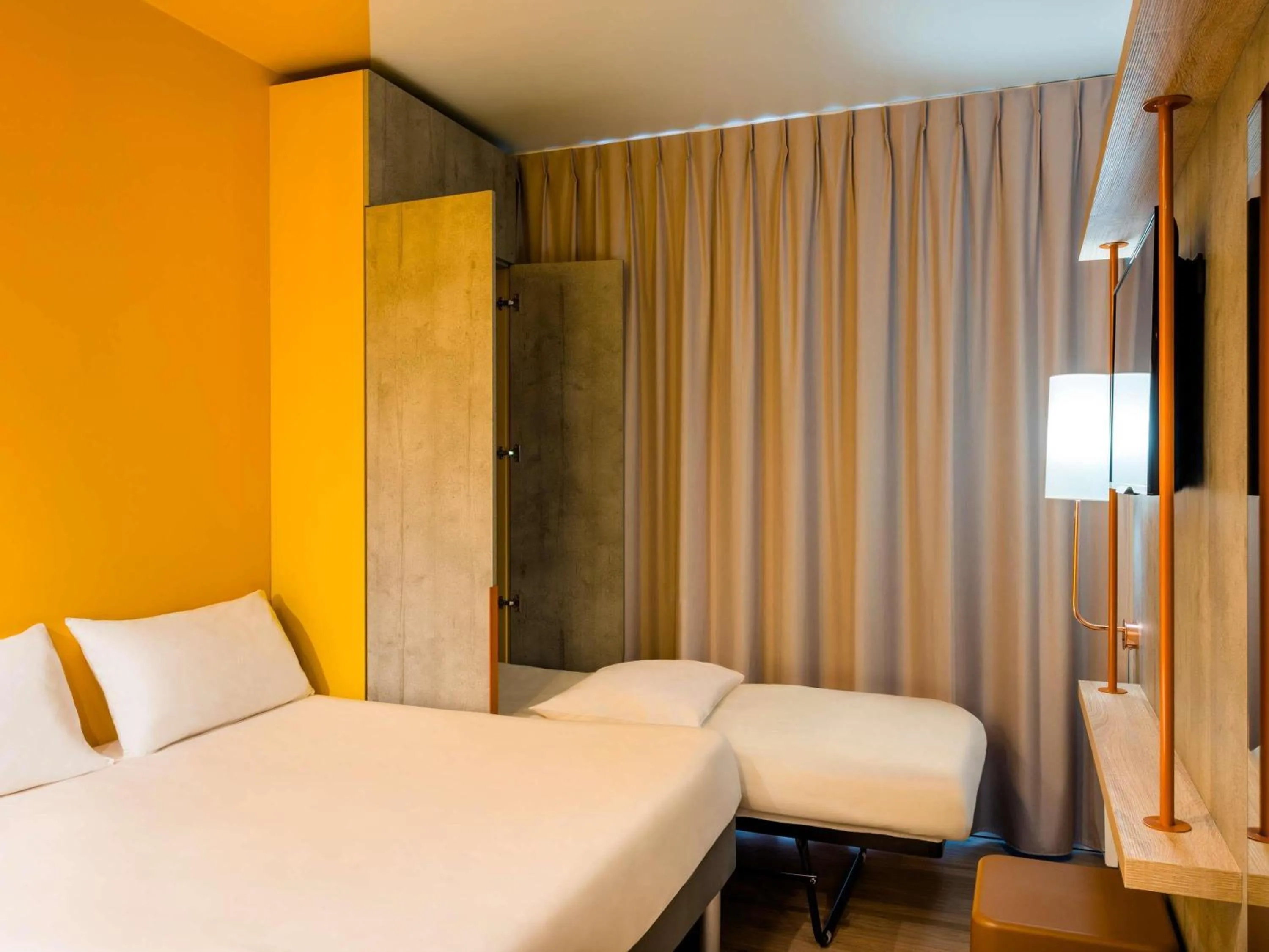 Bedroom, Bed in ibis budget Strasbourg La Vigie
