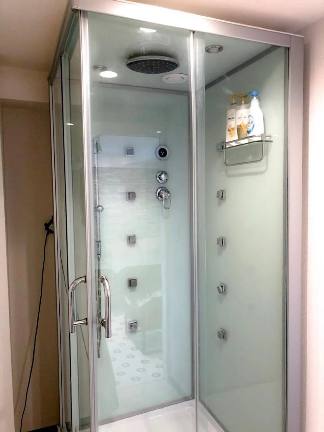 Yoyogi Apartment 2-301 by Tranova