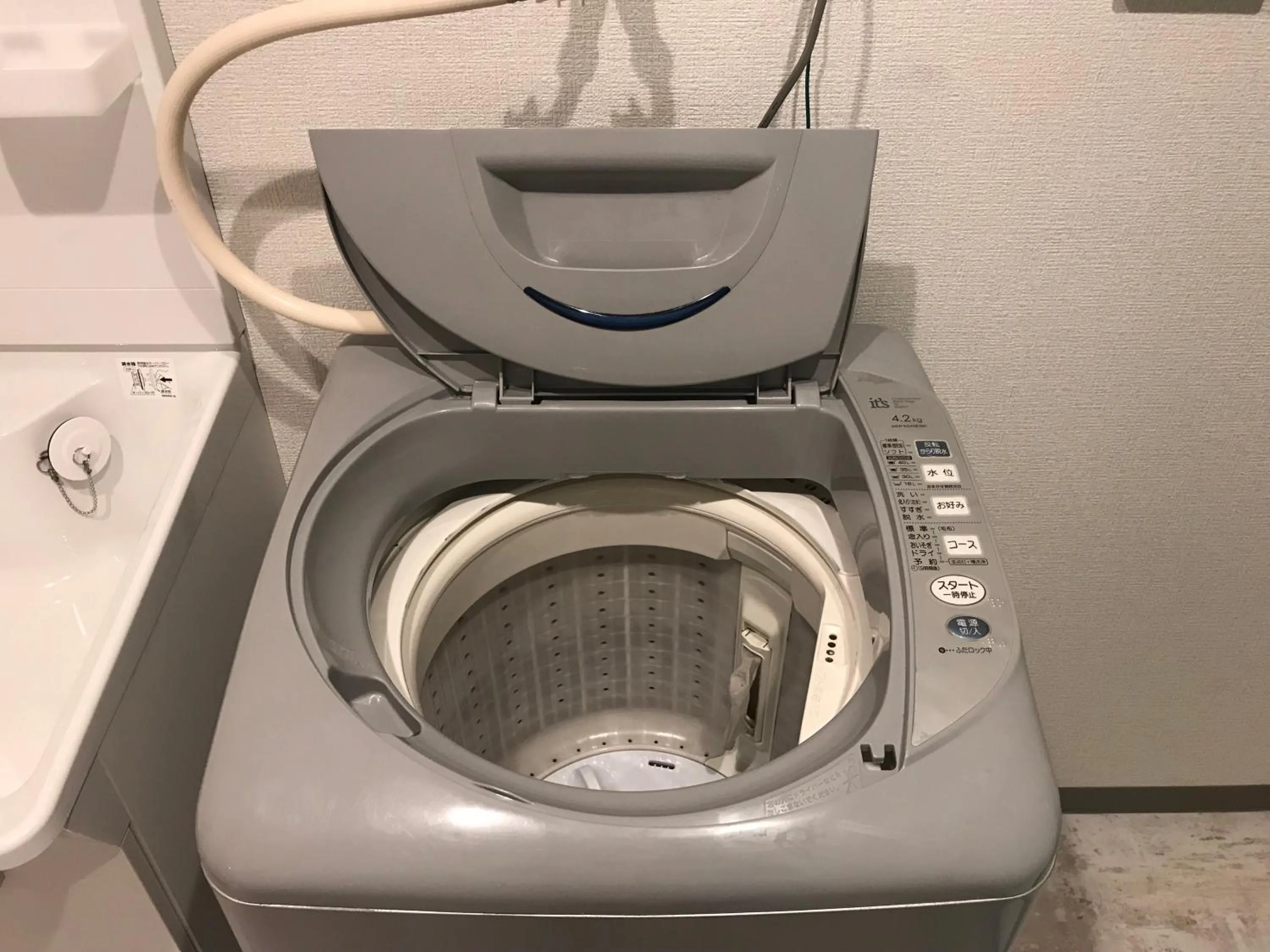 Yoyogi Apartment 2-301 by Tranova