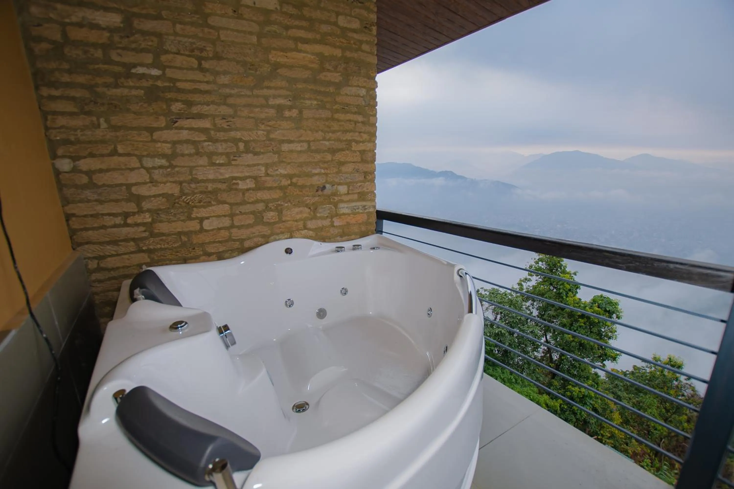 Hot Tub in Raniban Retreat