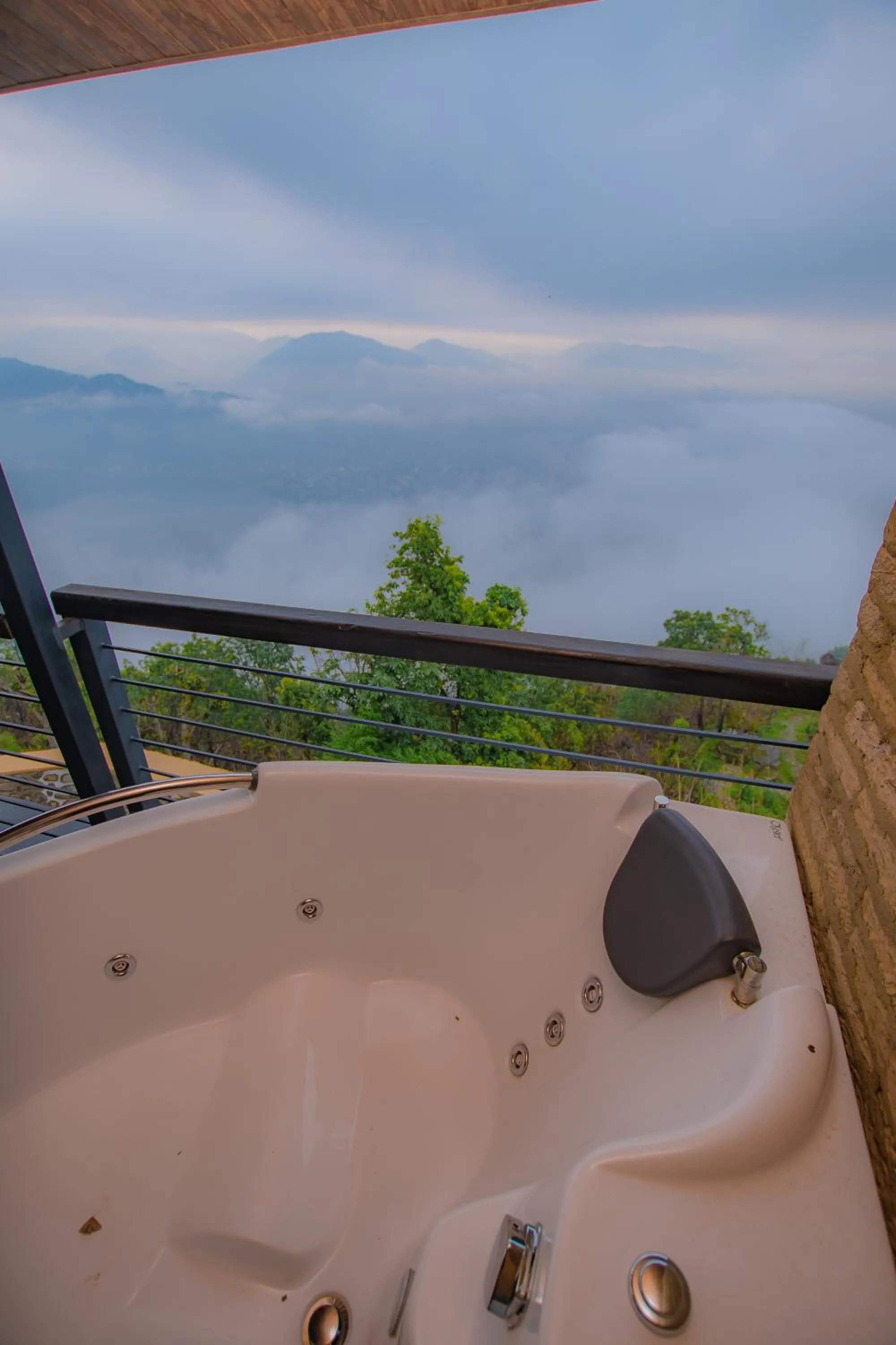 Hot Tub in Raniban Retreat
