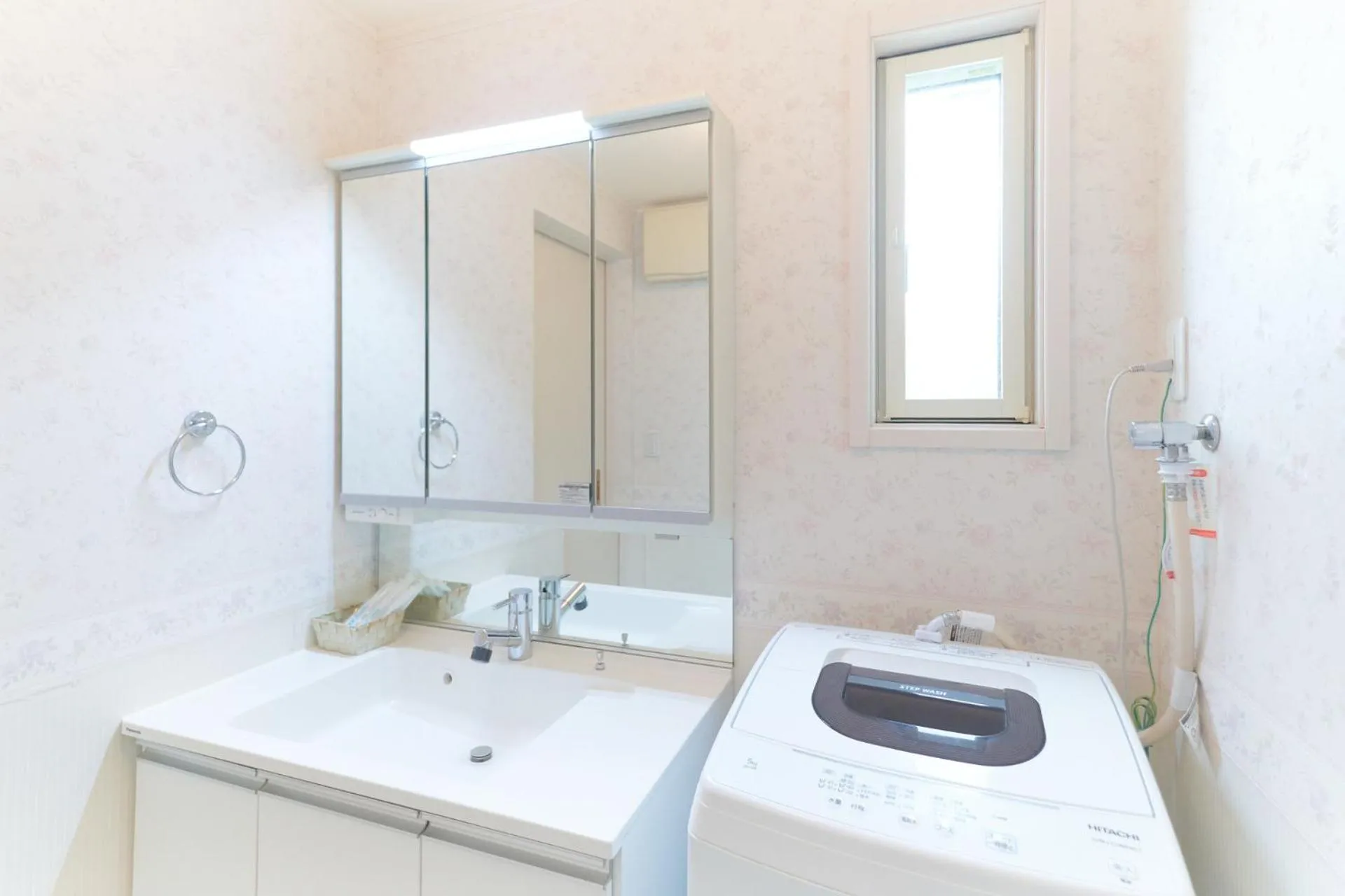 Soshigaya Apartment by Tranova