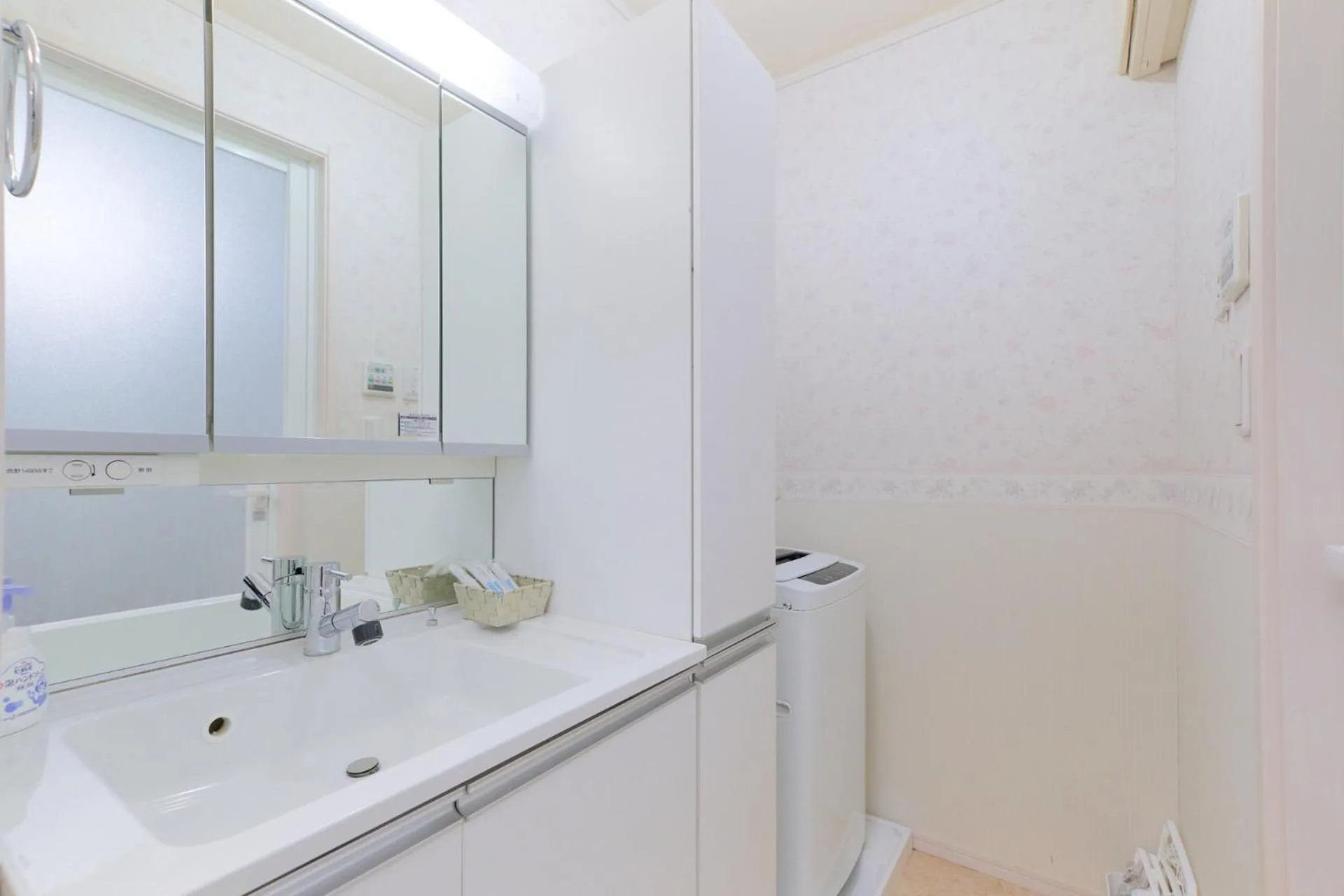 Soshigaya Apartment by Tranova