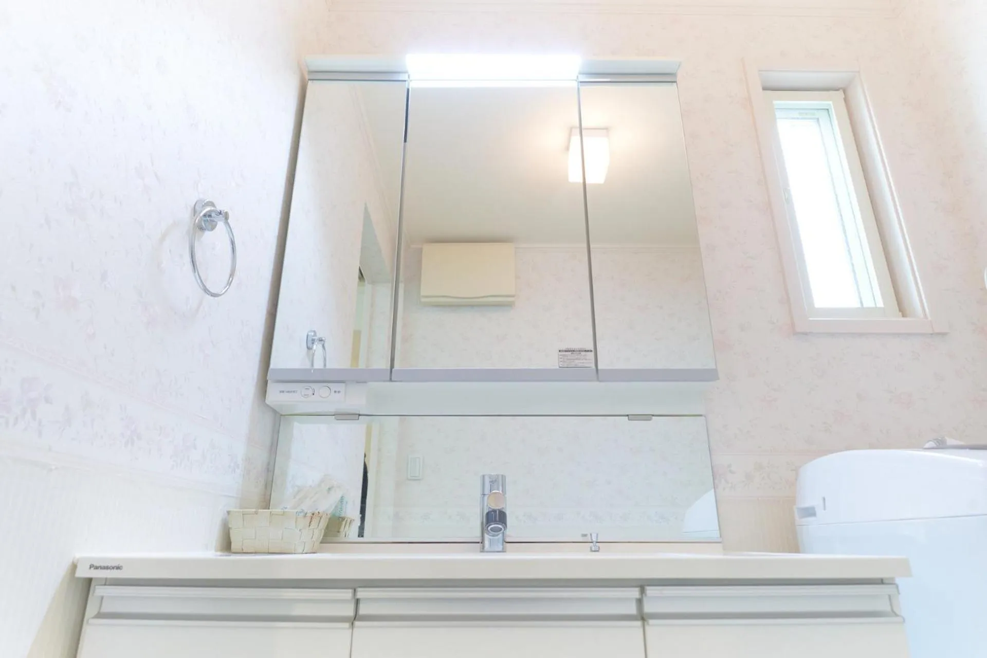 Soshigaya Apartment by Tranova