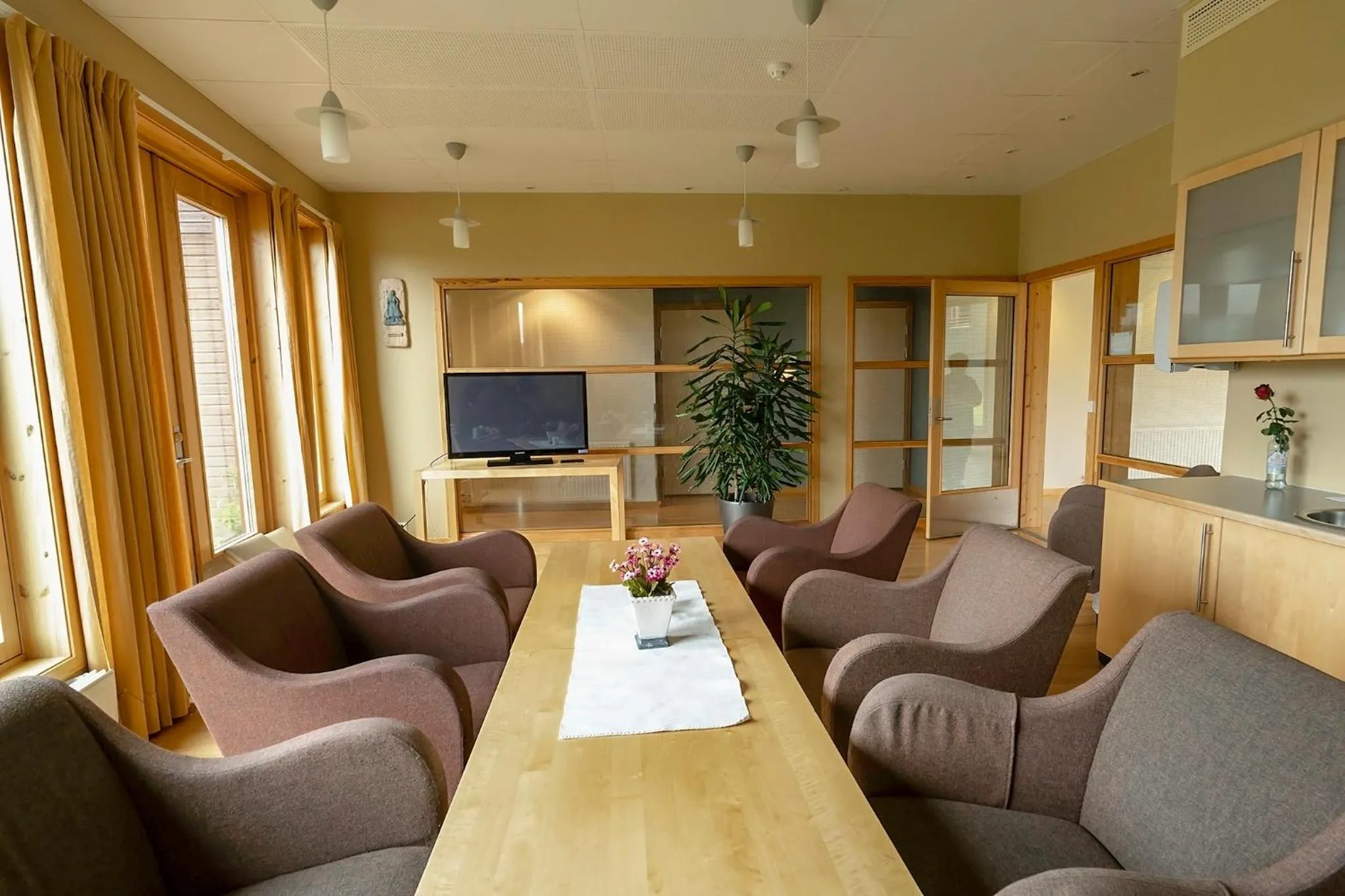 Communal lounge/ TV room in Unicare Røros Gjesteovernatting