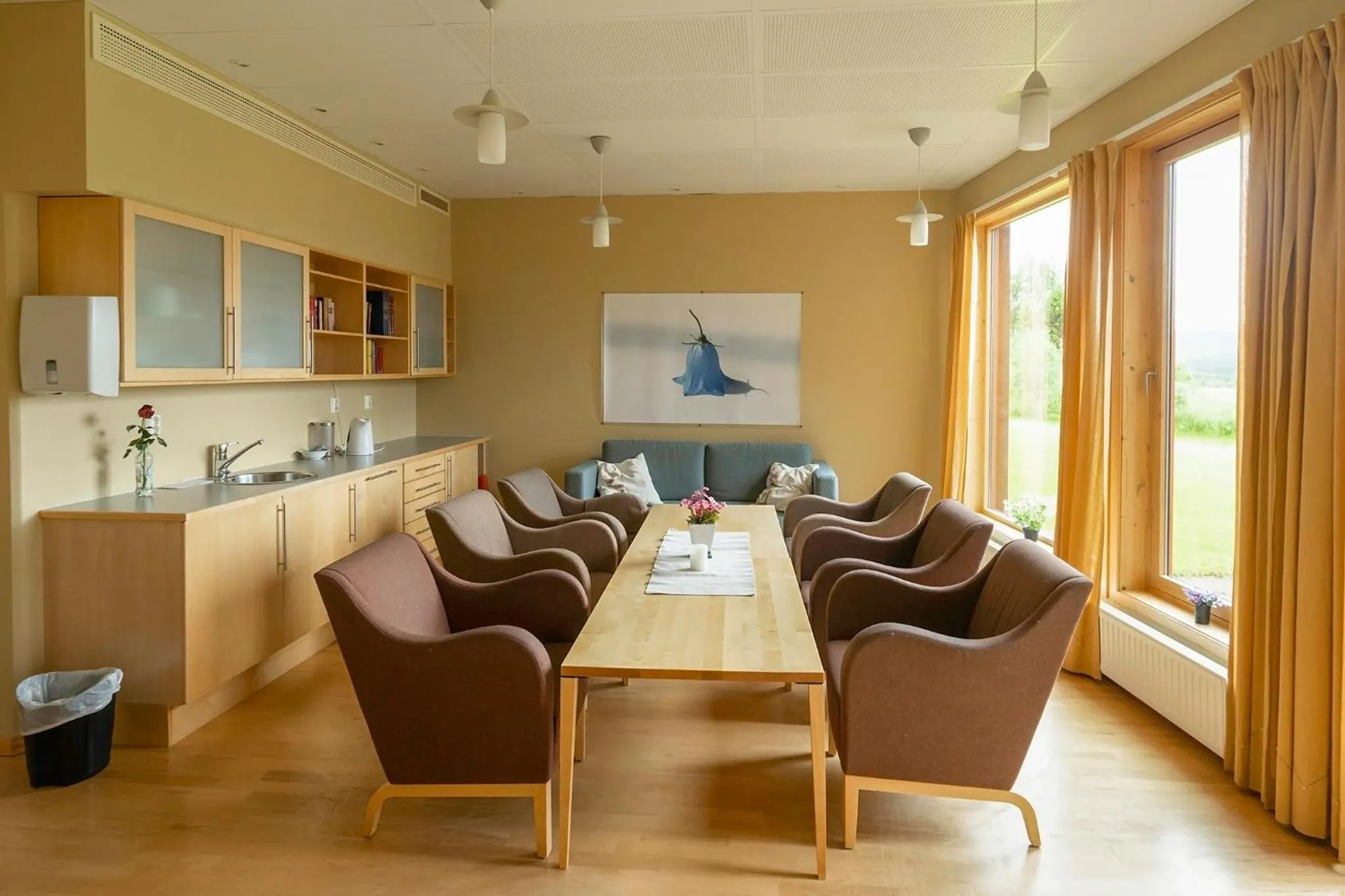 Communal lounge/ TV room in Unicare Røros Gjesteovernatting