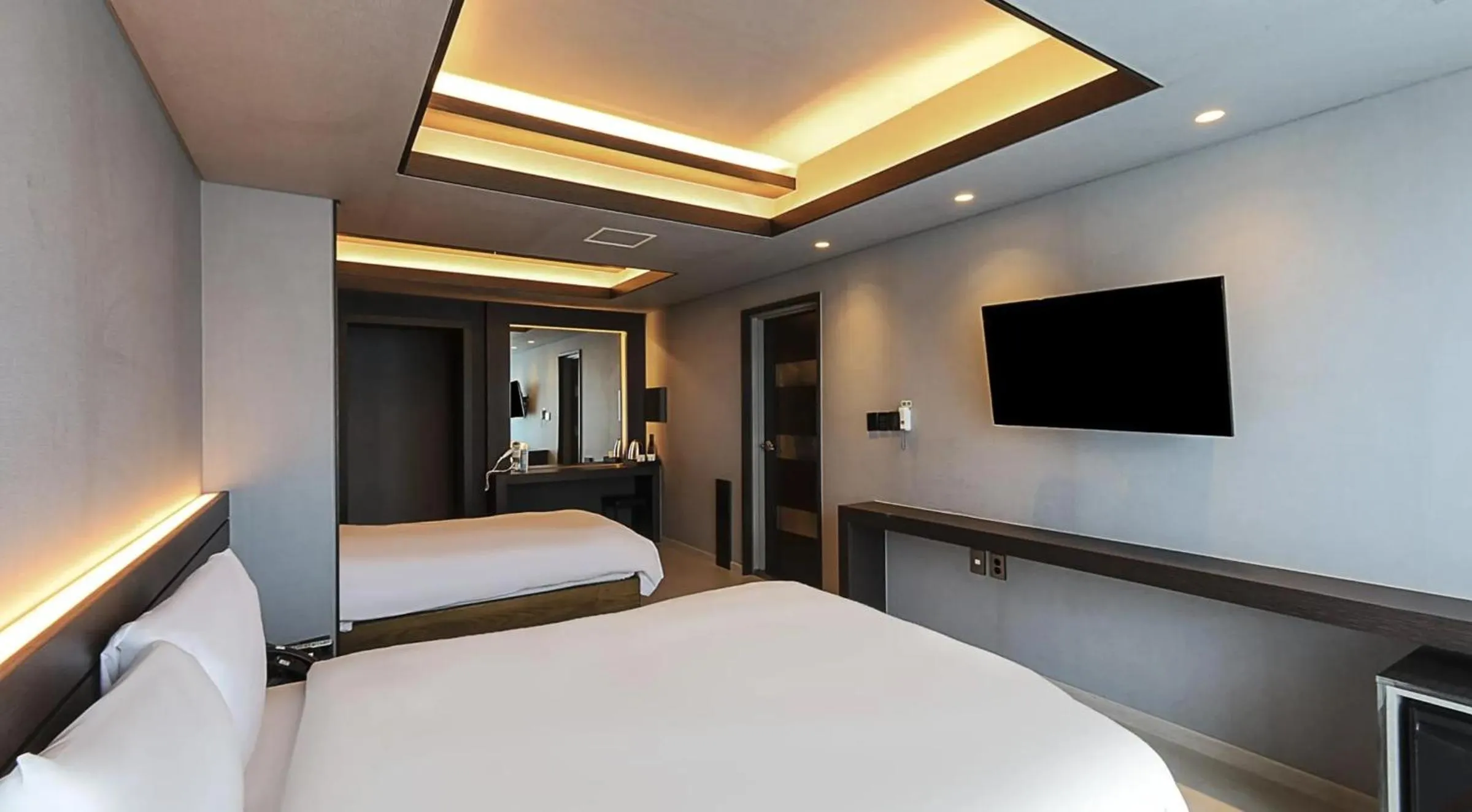 Bed in Suntree Hotel