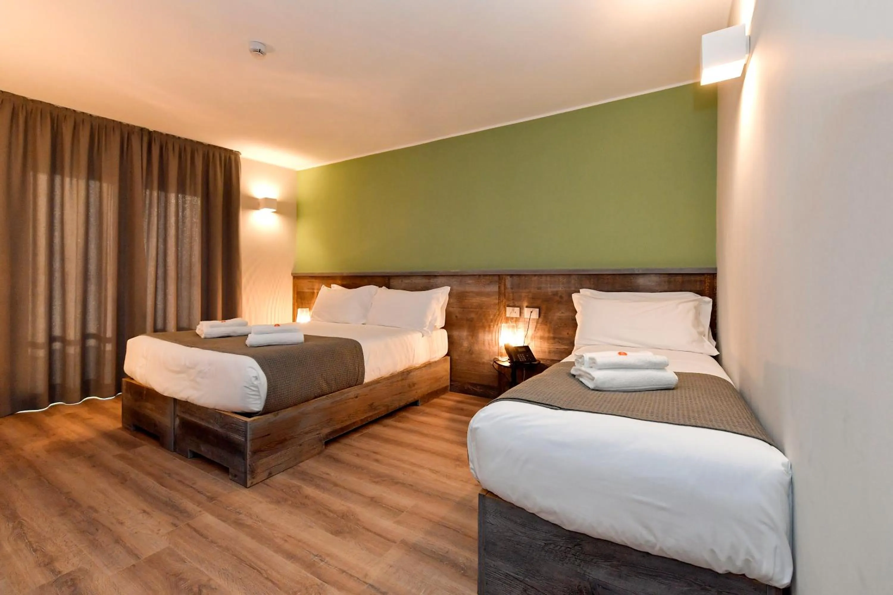 Photo of the whole room, Bed in Du Parc Hotel