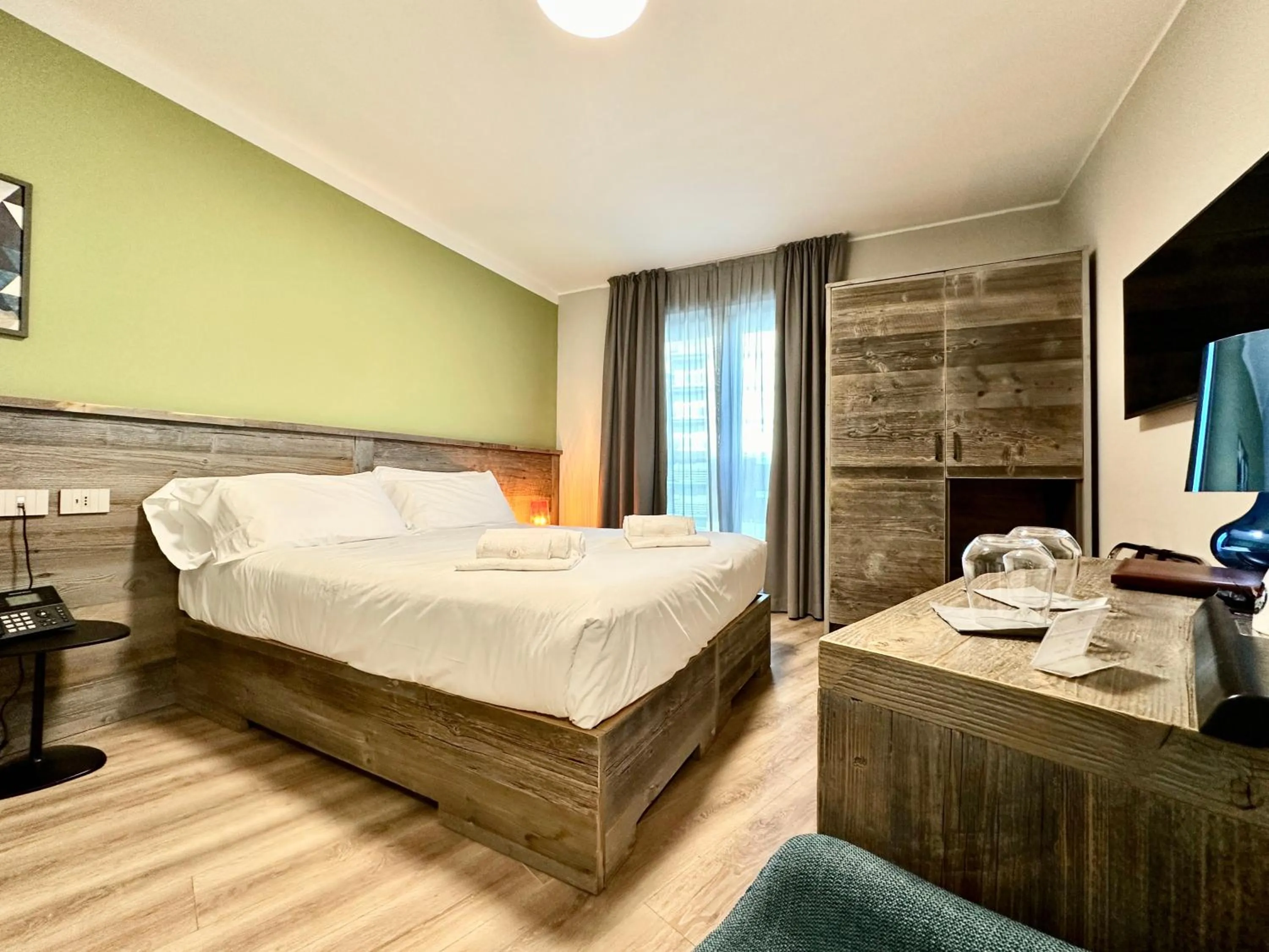 Bedroom, Bed in Du Parc Hotel