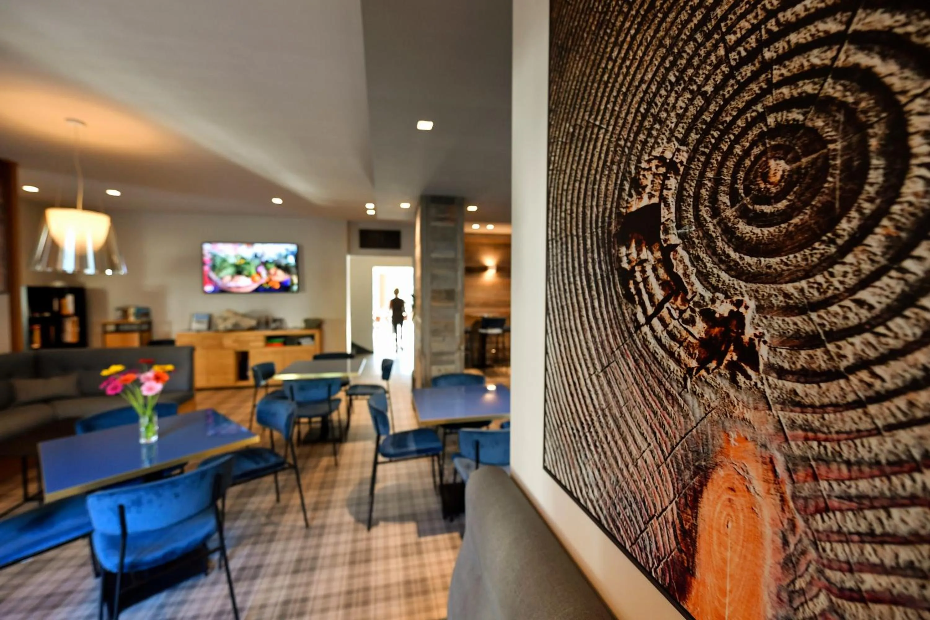 Restaurant/places to eat in Du Parc Hotel