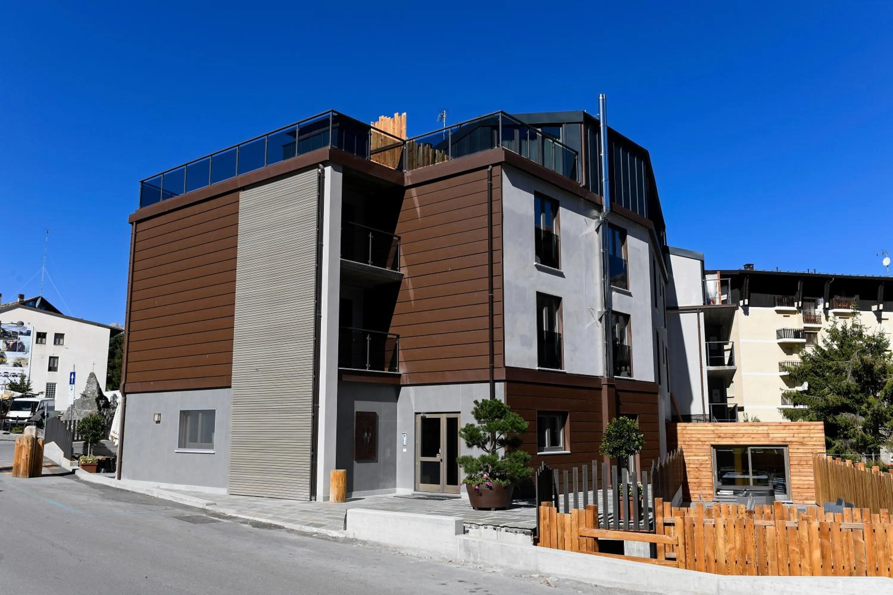 Property building in Du Parc Hotel