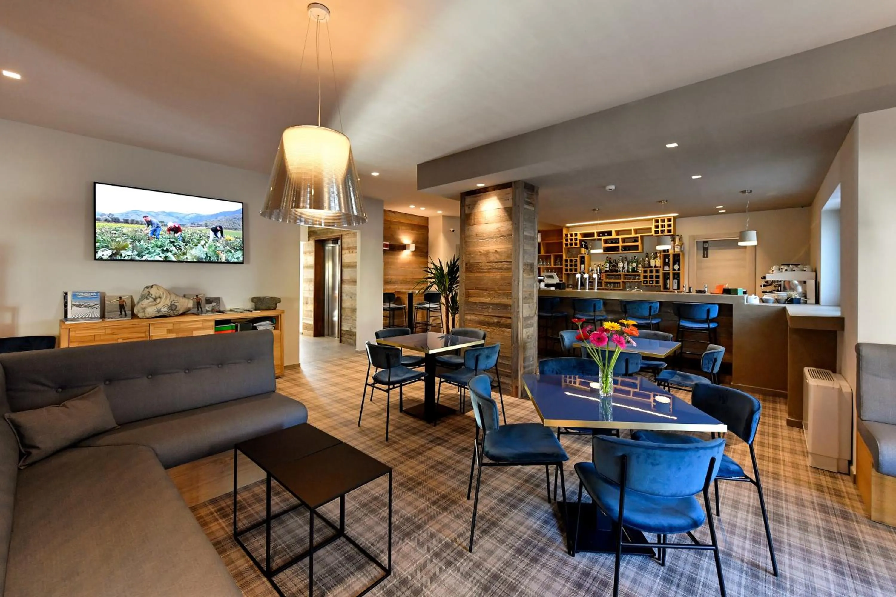 Restaurant/places to eat in Du Parc Hotel