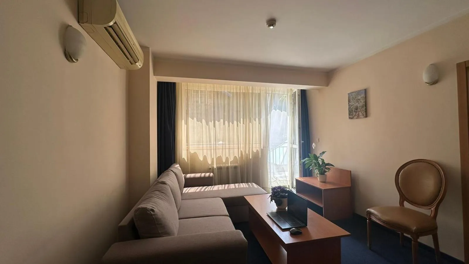 Bed in Central Plaza Hotel