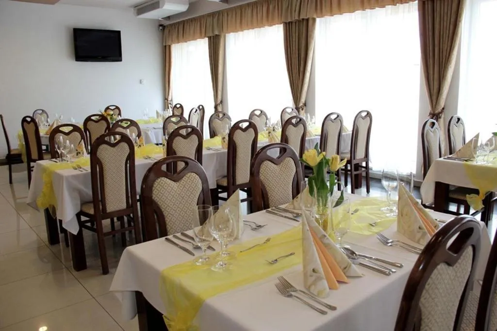 Restaurant/places to eat in Hotel Auto Jas