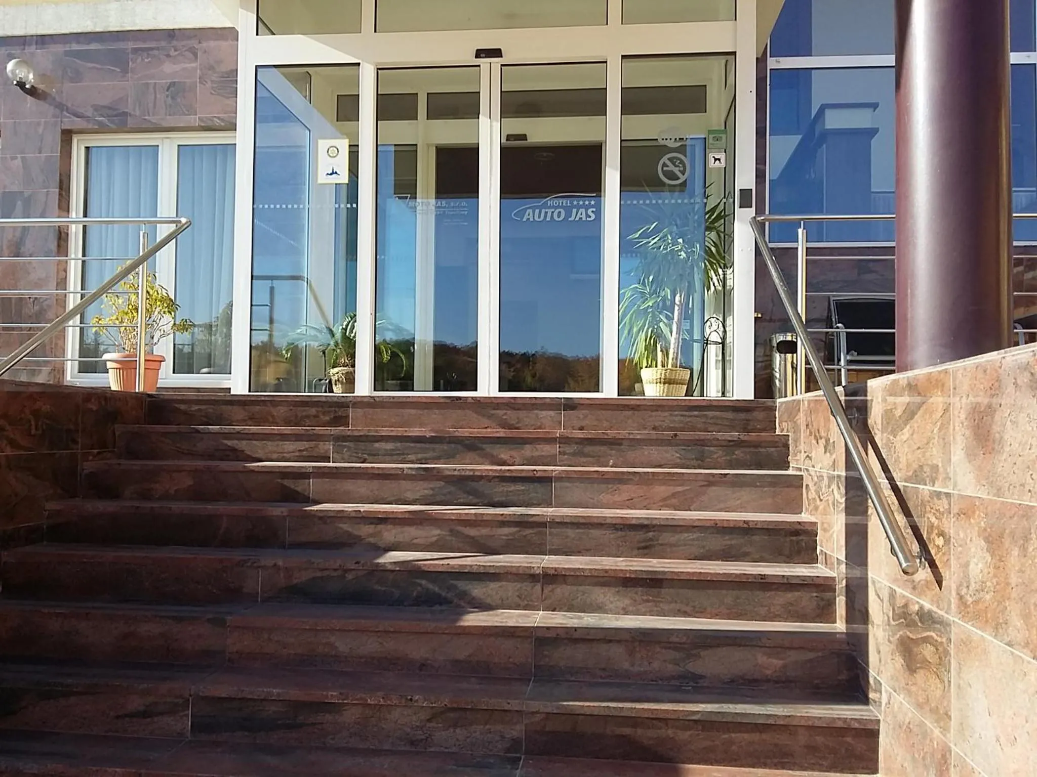 Property building in Hotel Auto Jas