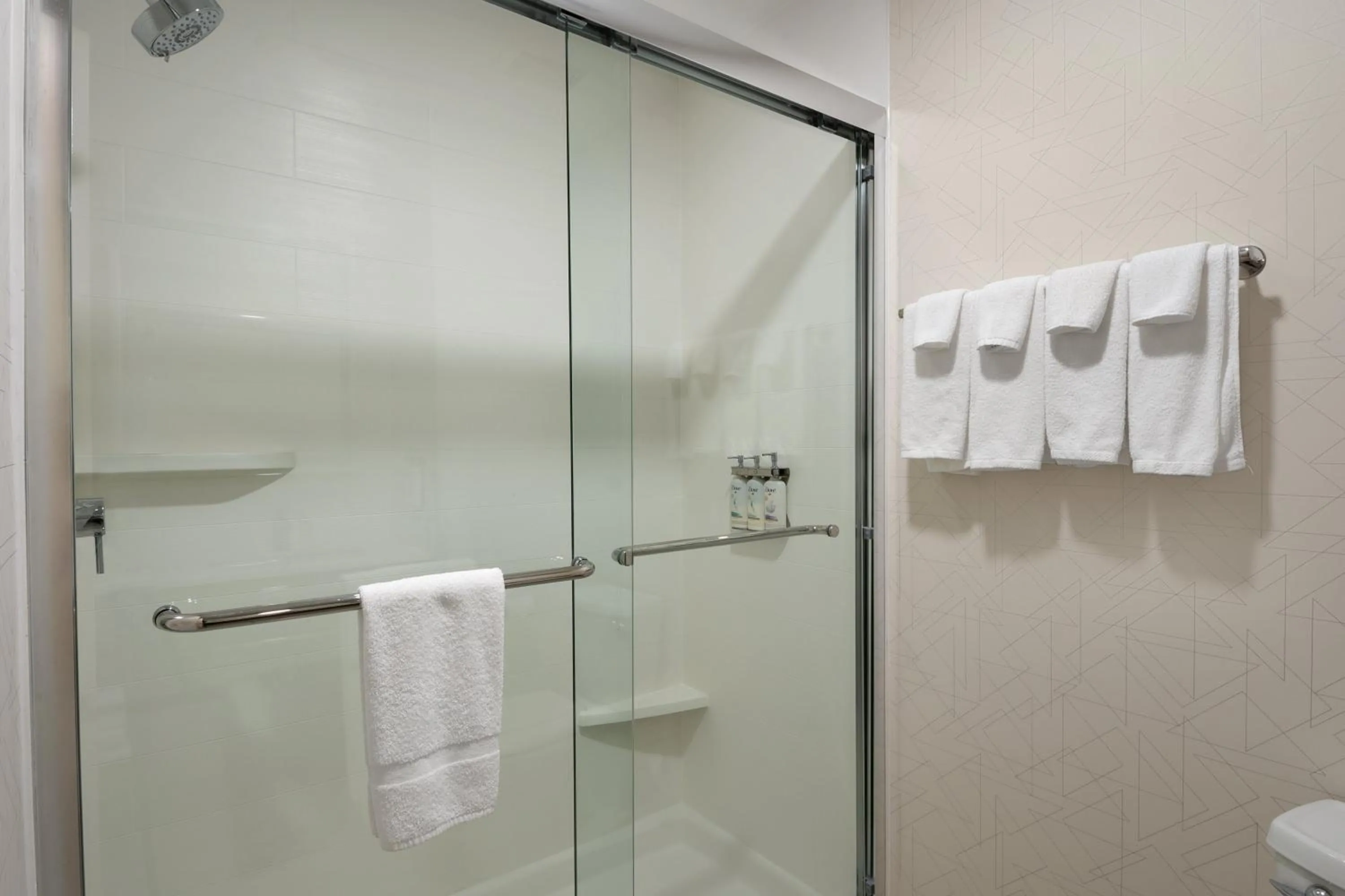 Photo of the whole room in Holiday Inn Express Richmond by IHG