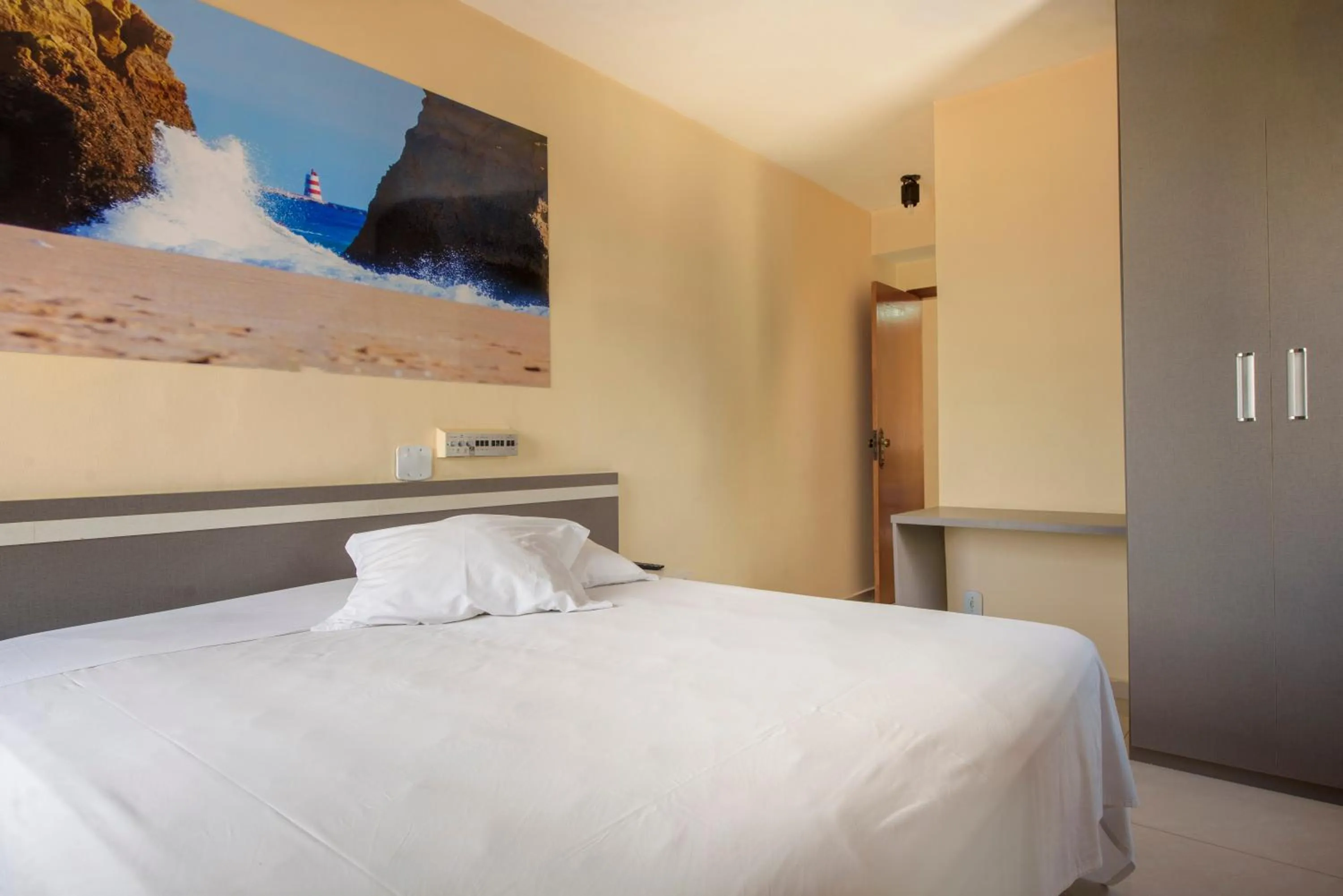 Bed in Plaza Suite Hotel