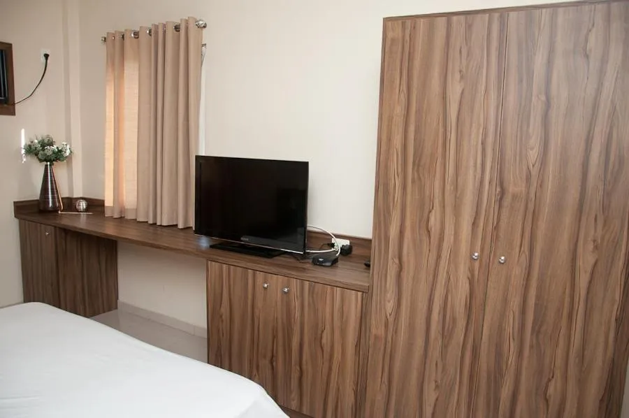 bunk bed, Bed in Plaza Suite Hotel