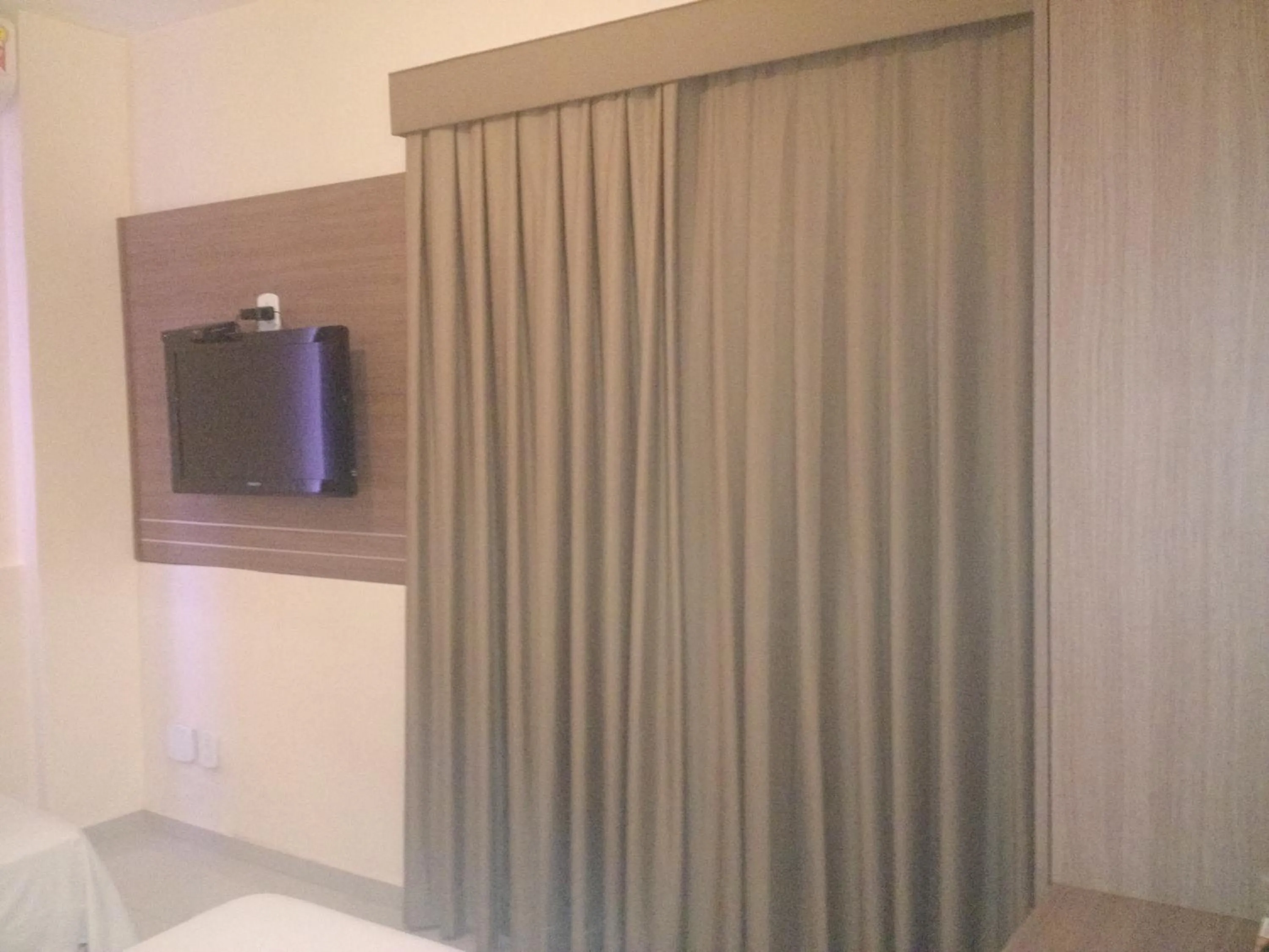 TV and multimedia in Plaza Suite Hotel