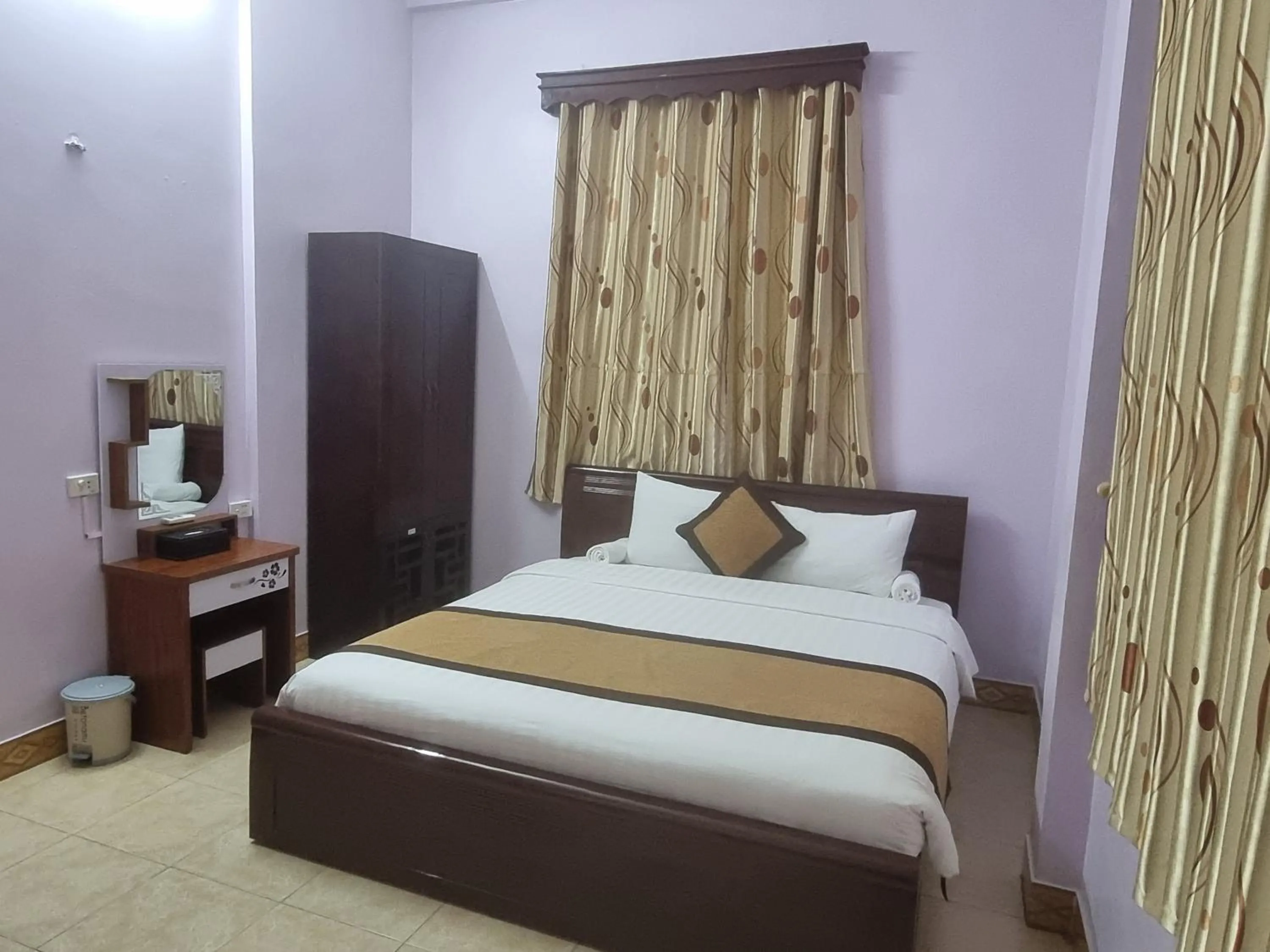 Bed in Alex Ha Long Hotel