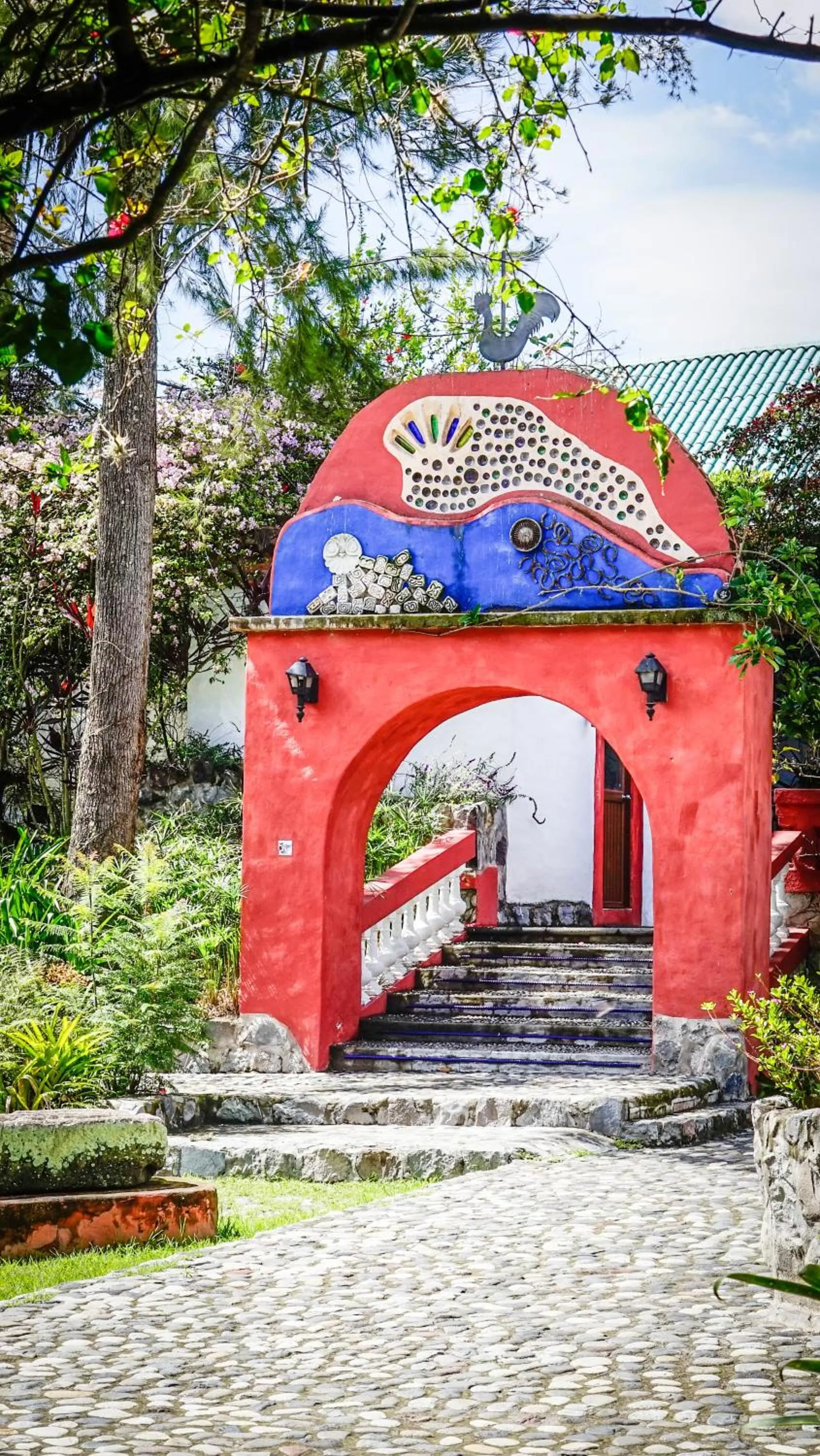 Facade/entrance in Hosteria Museart Pantavi