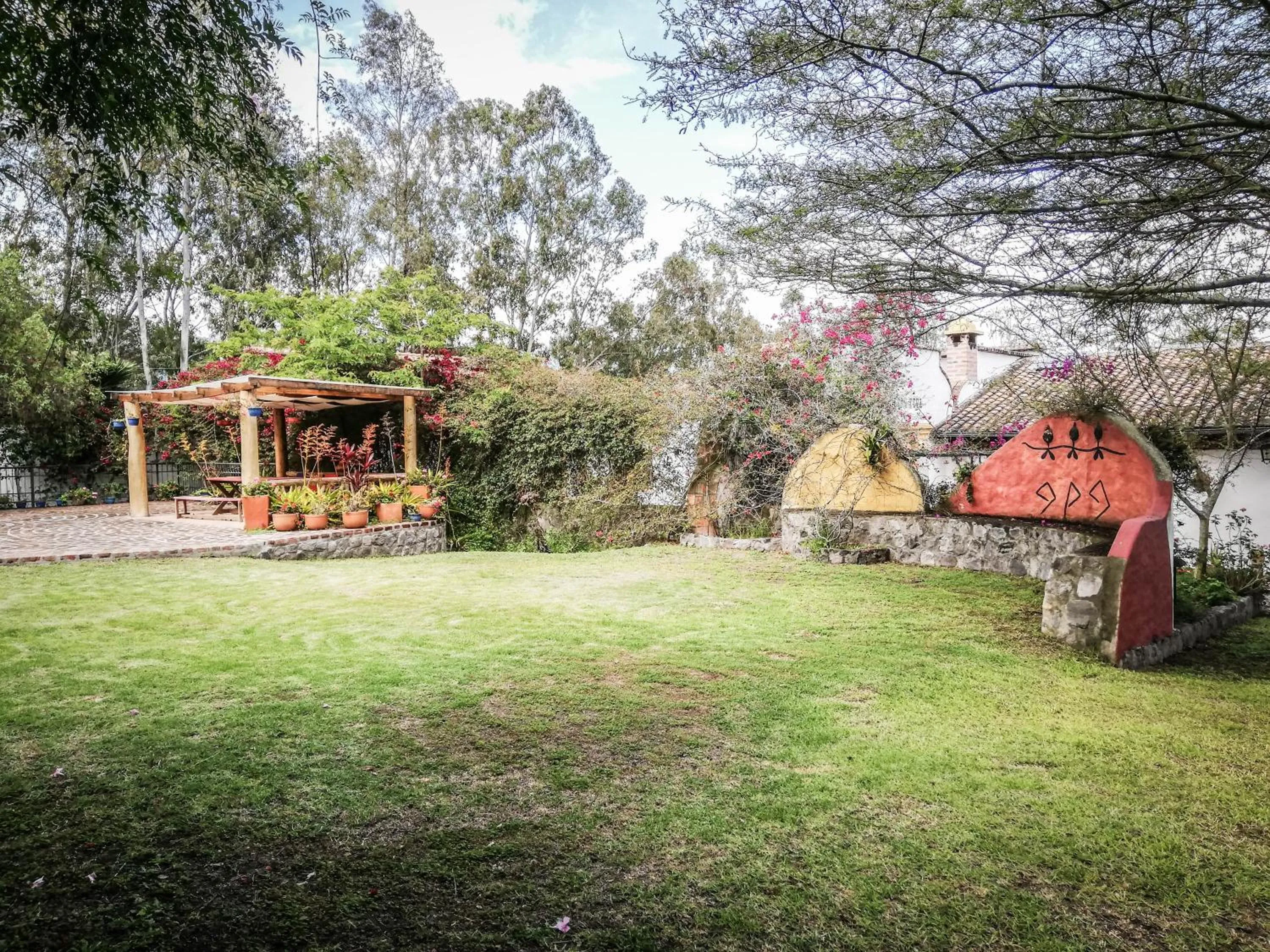 Garden in Hosteria Museart Pantavi