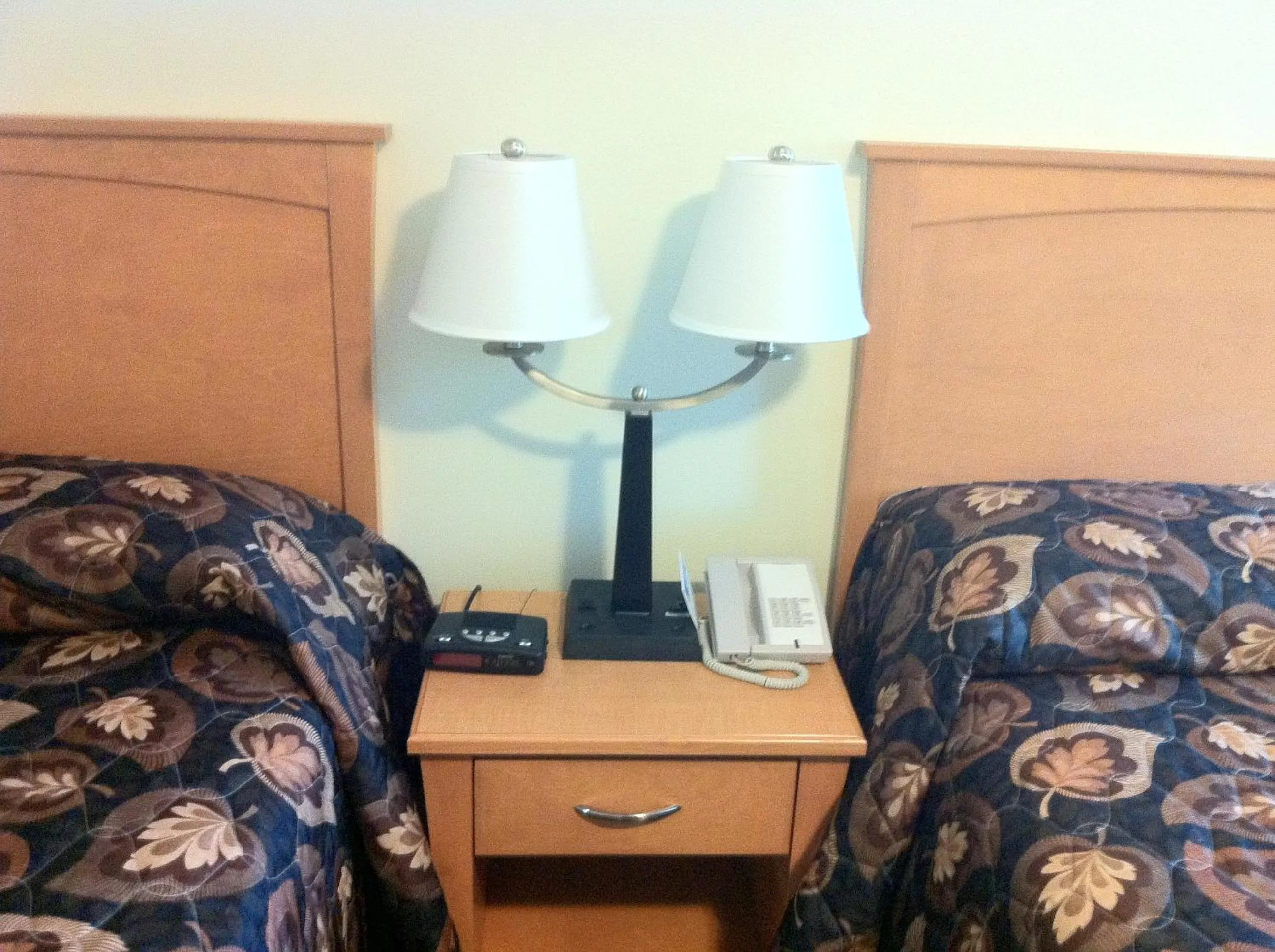 Bed in Circle 6 Motel