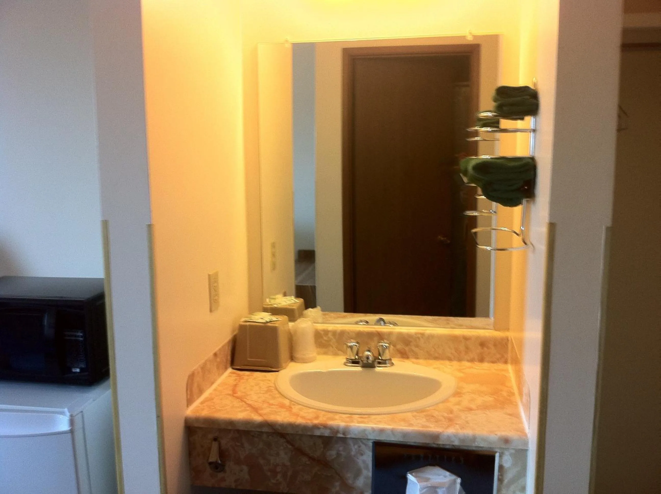 Decorative detail in Circle 6 Motel