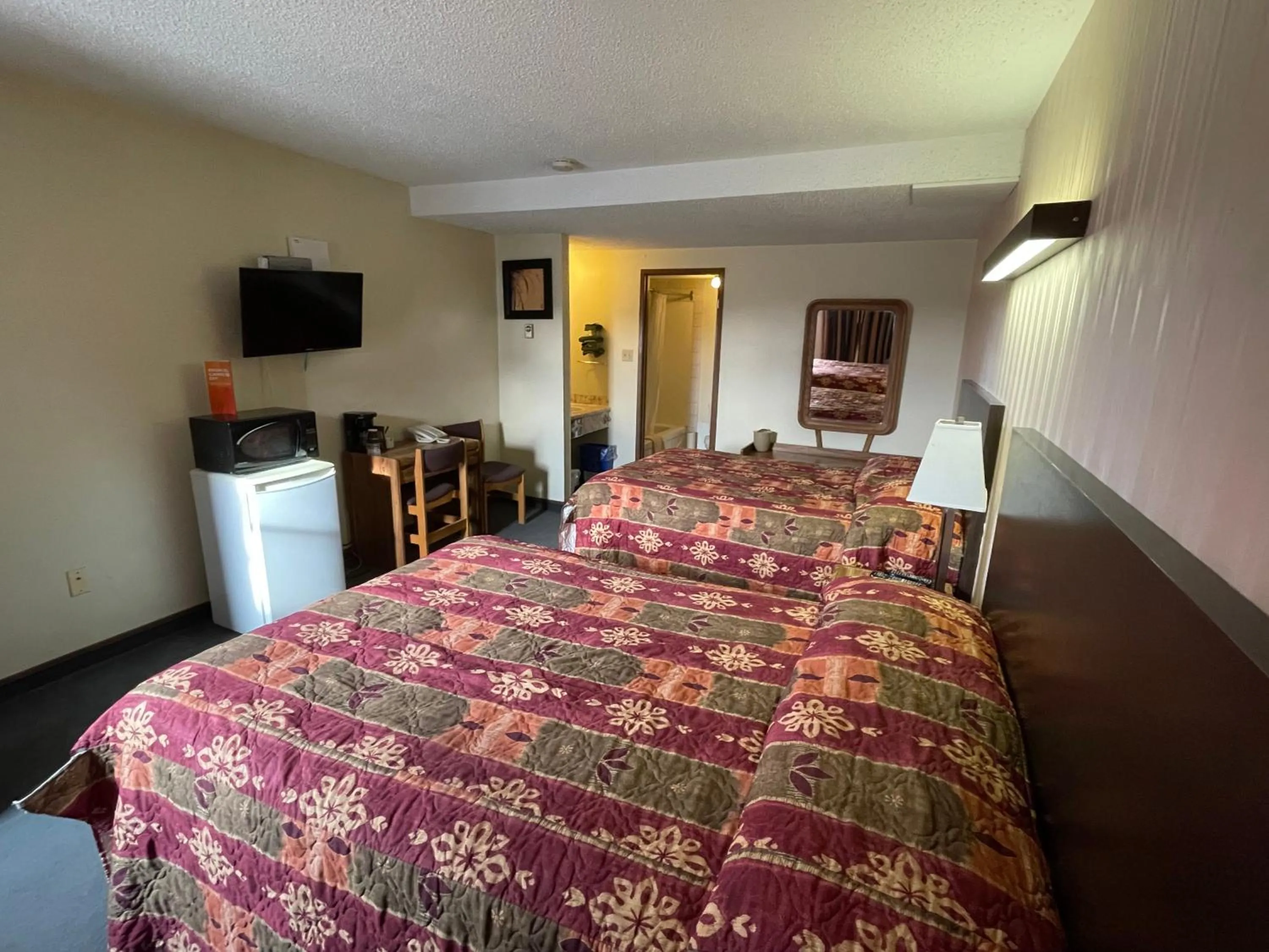 Bed in Circle 6 Motel